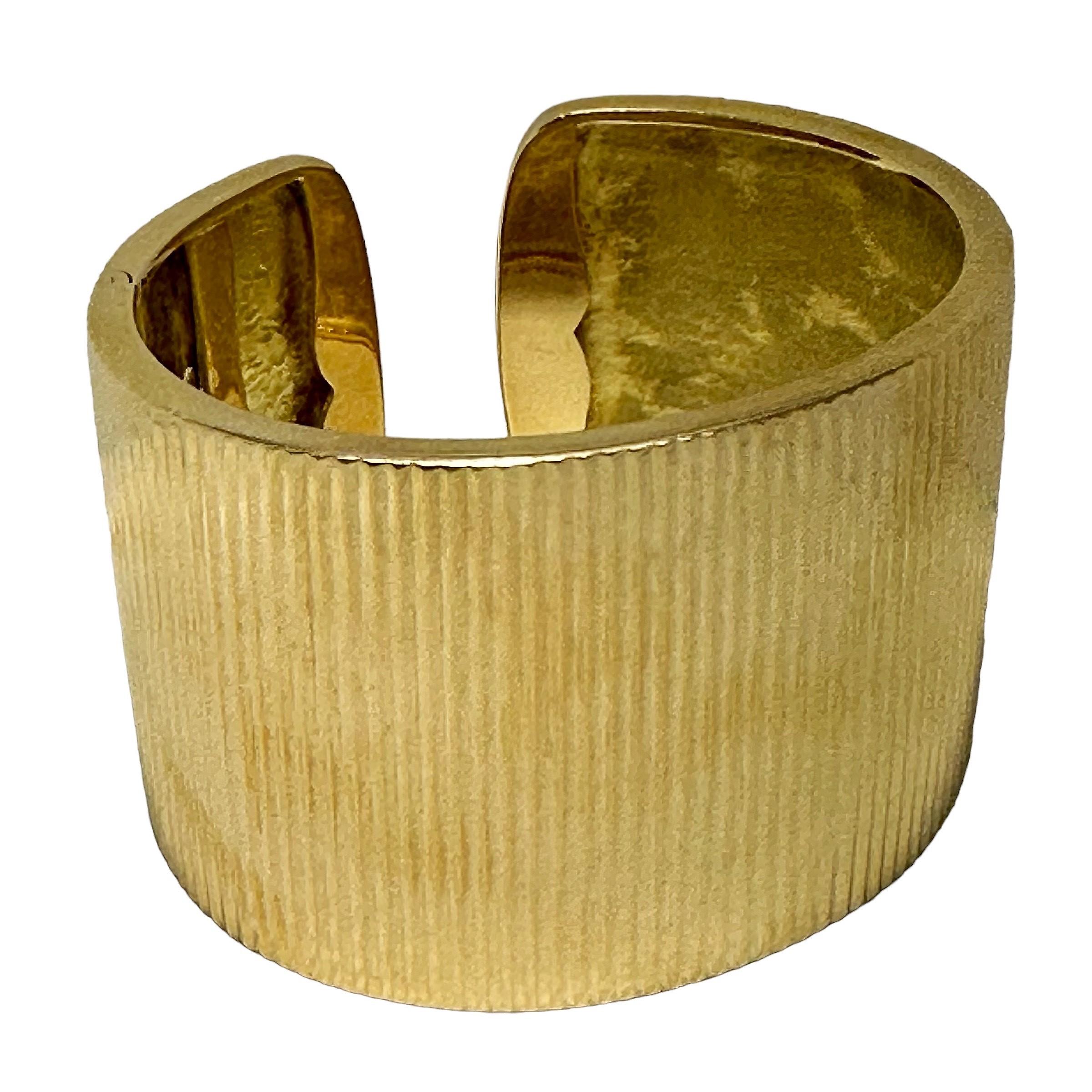 Mid-20th Century, 18K Yellow Gold Deeply Beveled Cuff Bracelet For Sale 1