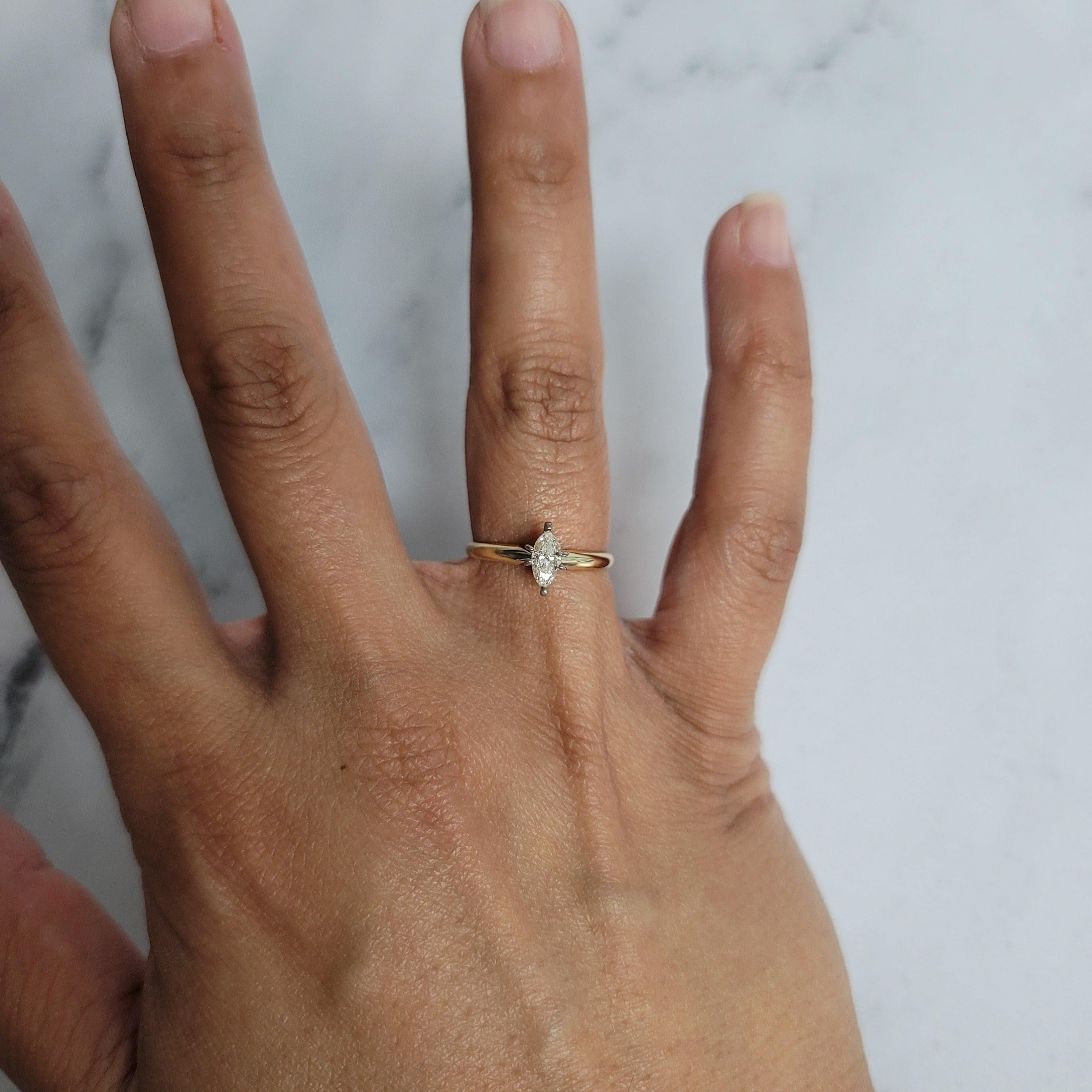 ♥ Sommaire du produit ♥

Pierre principale : Diamant
Approx. Poids en carats du diamant : .33cttw
Clarté du diamant : SI2
Couleur du diamant : H
Taille du diamant : Marquise 
Matériau des griffes : Or blanc 14k
Dimensions : 9mm x 5mm
Matériau du