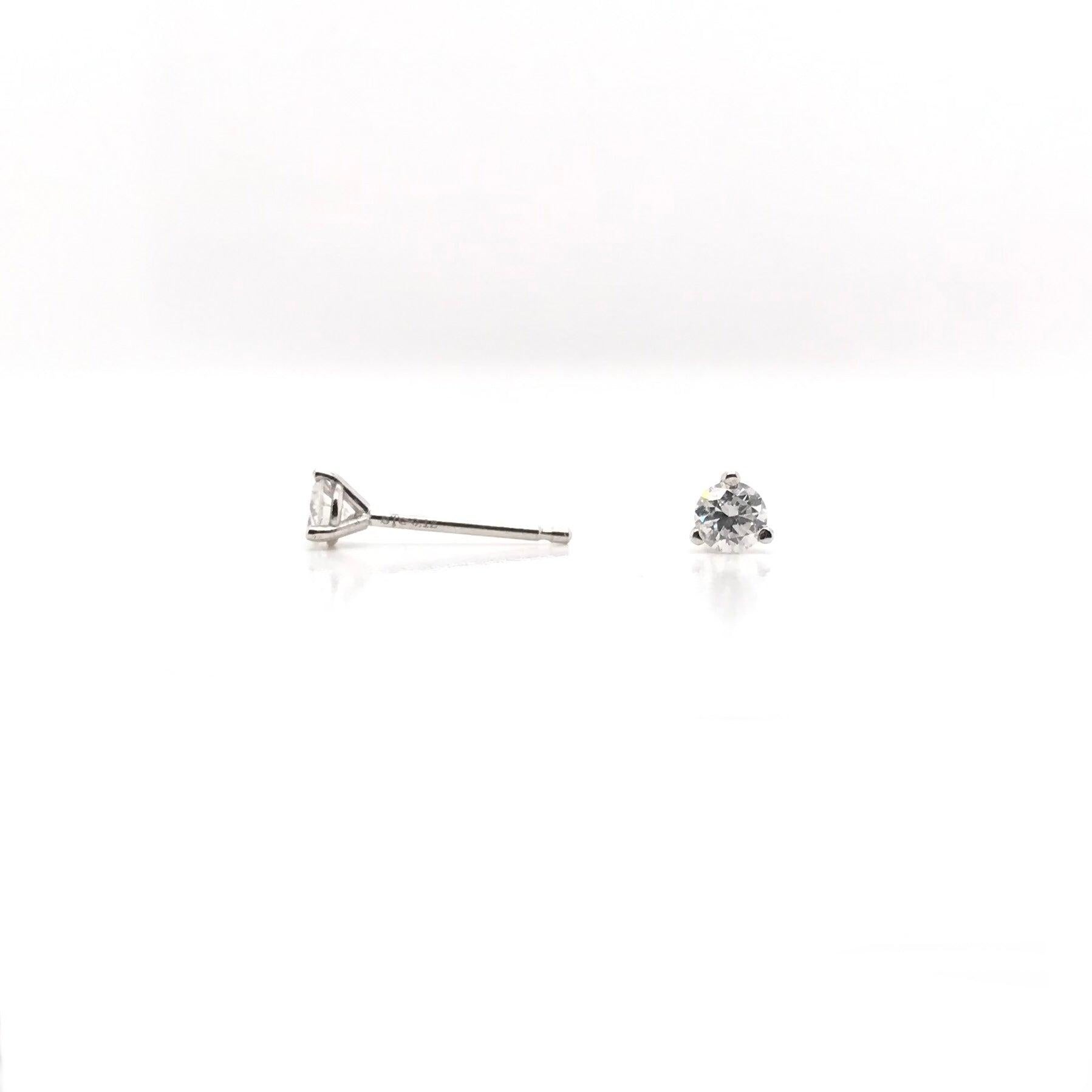 Contemporary 1/4 Carat DTW Diamond Stud Earrings For Sale