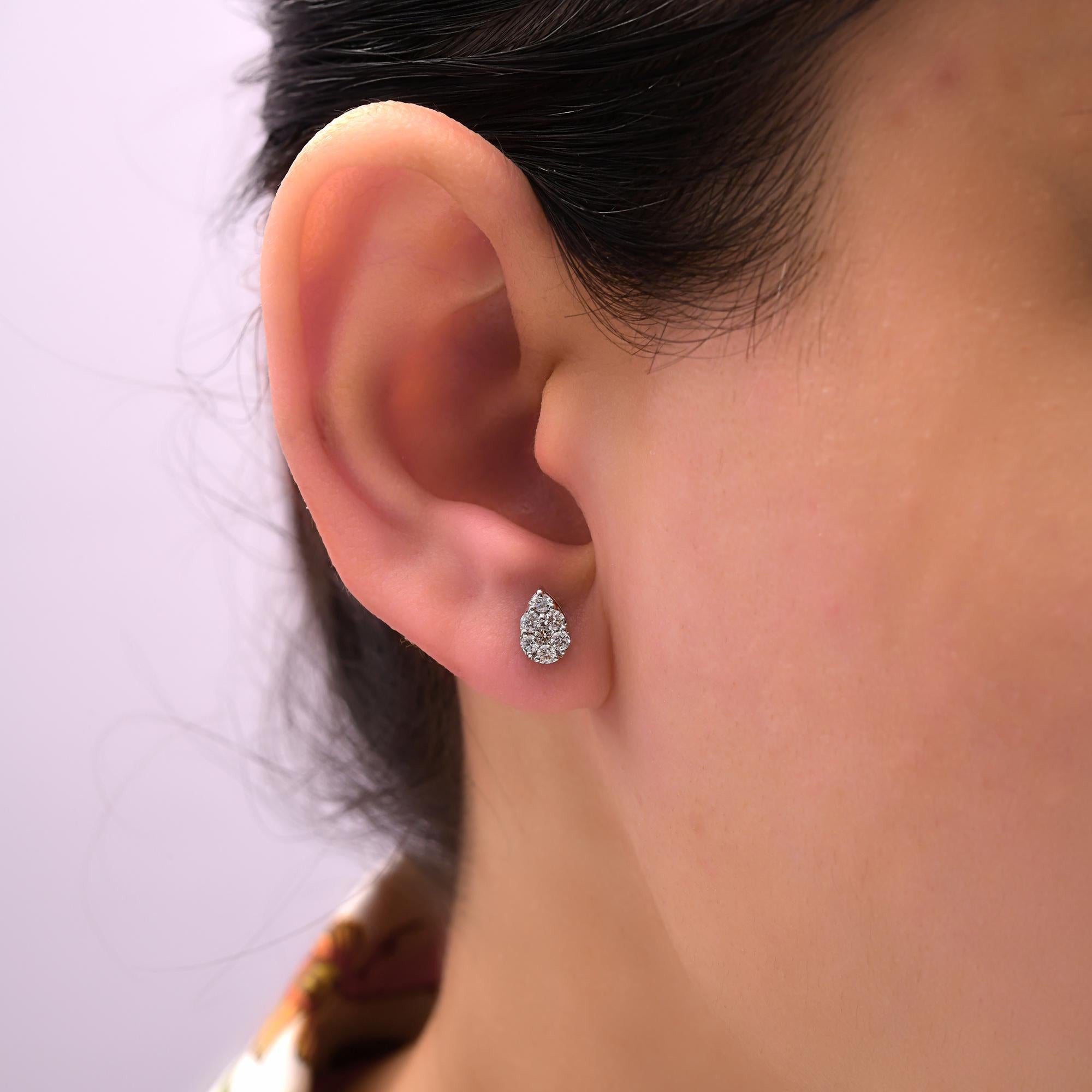 Moderne Boucles d'oreilles en or blanc 10 carats avec diamant rond taille brillant de 1/4 carat SI/H en vente