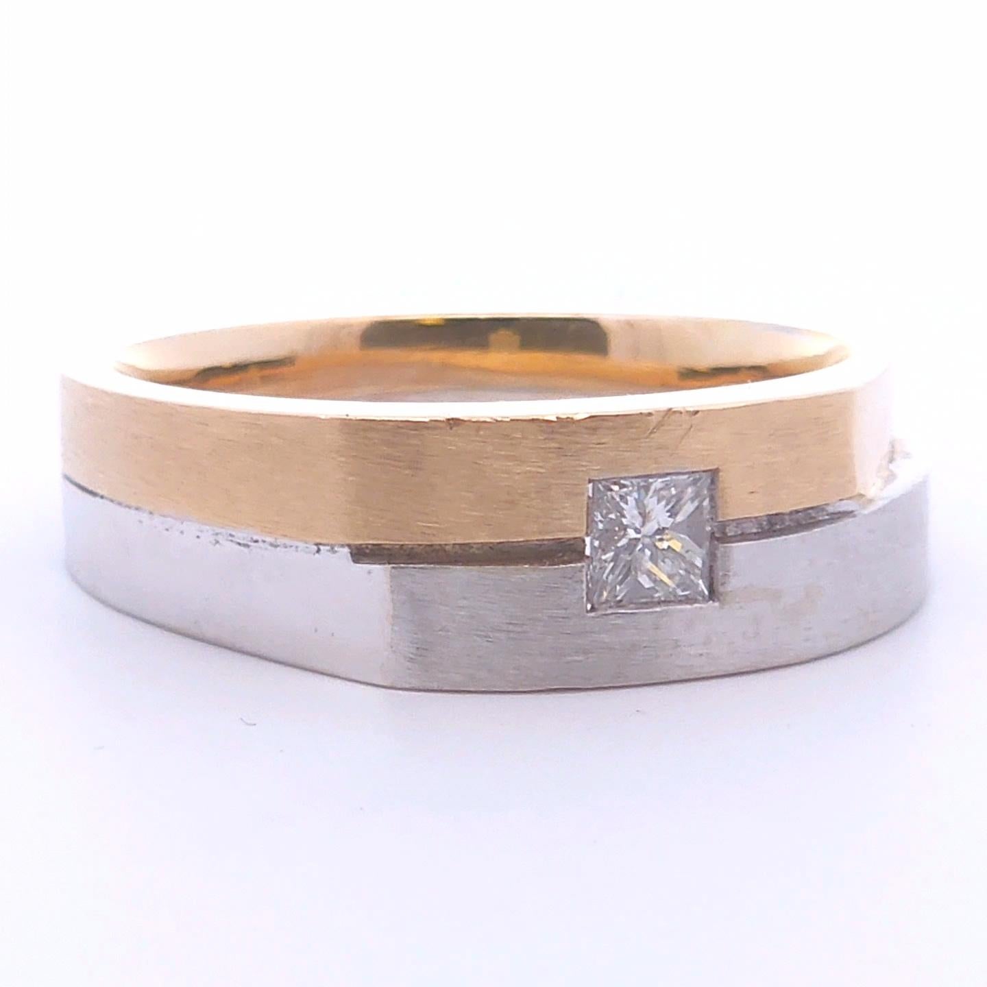 Introducing our stunning 1/4 Carat Two-Tone Diamond Men’s Ring in 14K Gold, where sophistication meets modern design. This exquisite ring features a brilliant array of sparkling diamonds, perfectly set in a unique two-tone gold setting that combines
