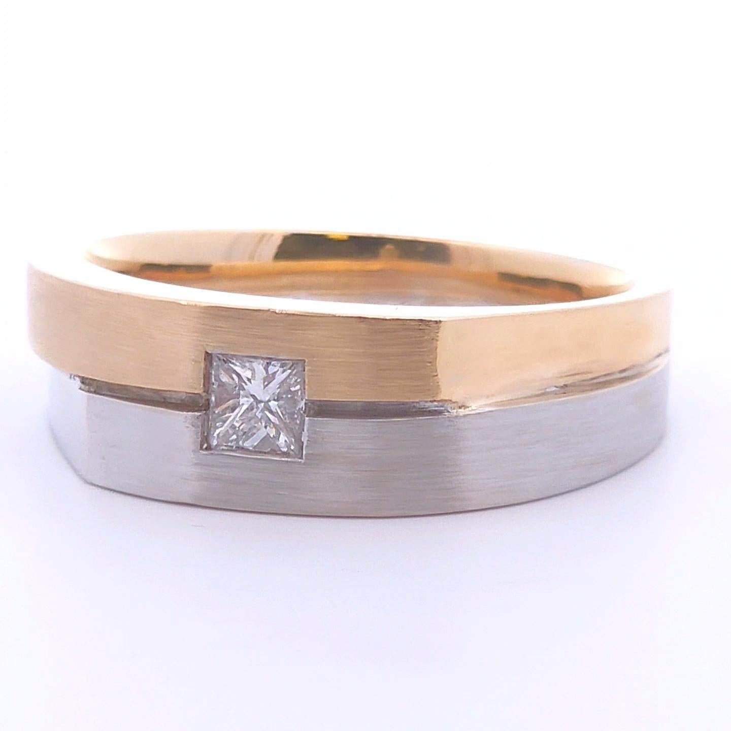 Women's or Men's 1/4 Carat Two-Tone Diamond Men’s Ring in 14k Gold For Sale