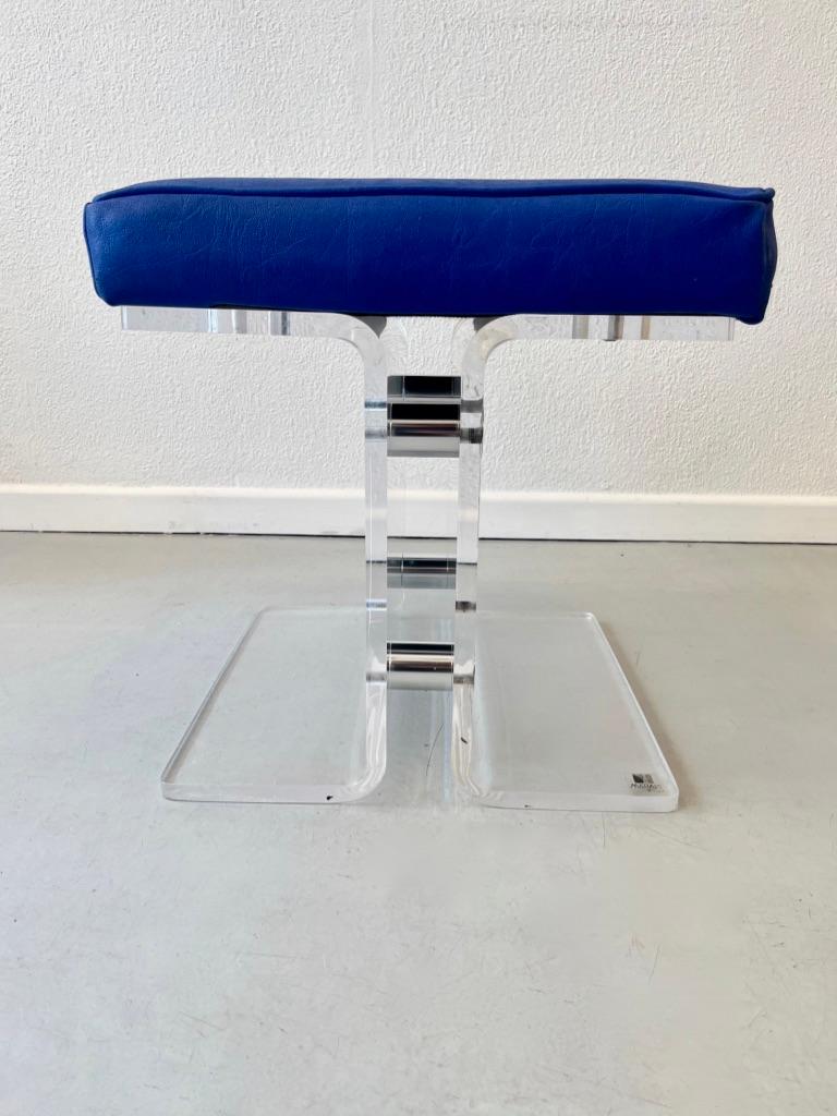 Imitation cuir Tabouret vintage 1/4 en acrylique et faux cuir de Marais International, France, années 1970 en vente