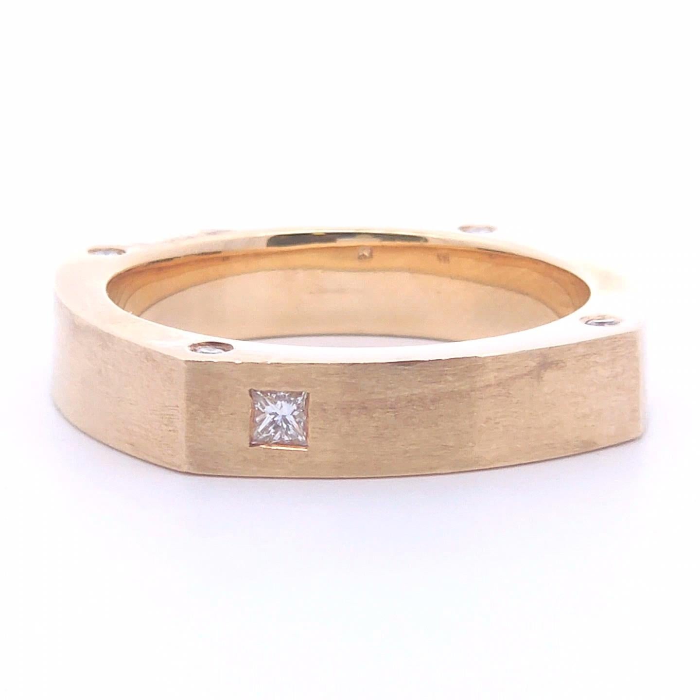 Elevate your style with our stunning 1/5 Carat Bezel Men’s Ring, expertly crafted in luxurious 14k yellow gold. This sophisticated piece features a brilliant princess cut diamond, securely set in a sleek bezel for a modern yet timeless appeal. The