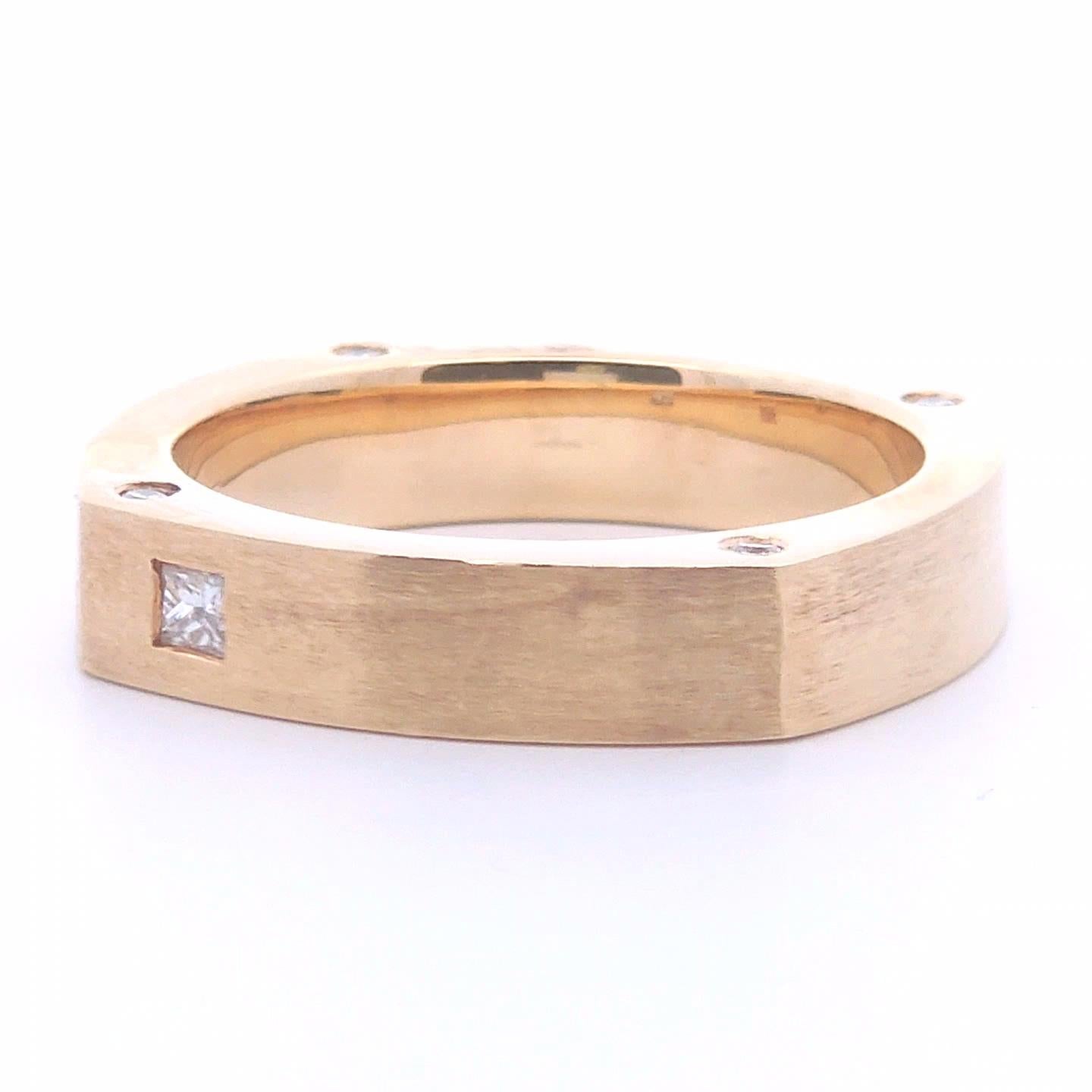 1/5 Carat Bezel Men’s Ring in 14k Gold In New Condition For Sale In Tustin, CA