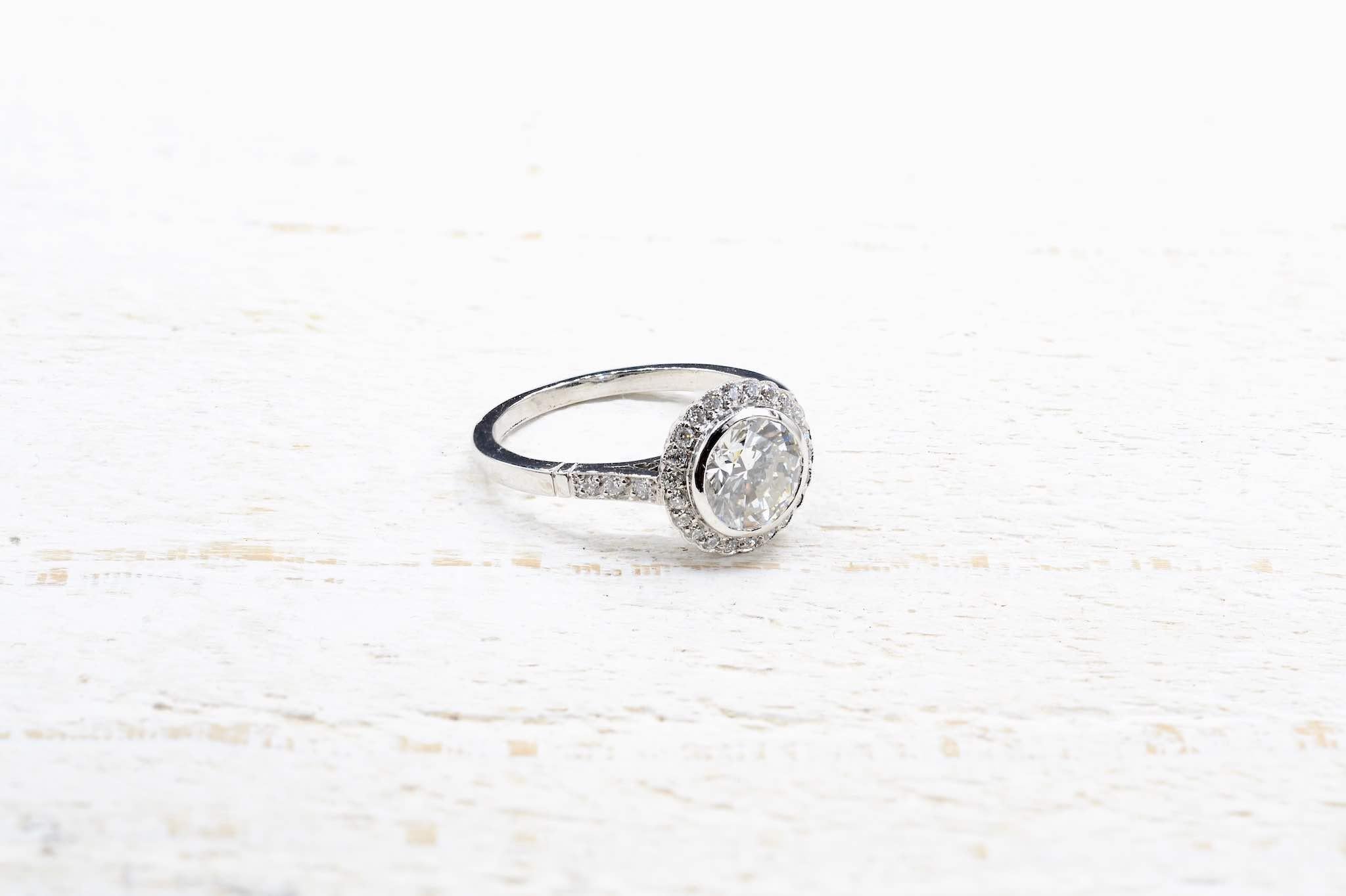 Brilliant Cut 1, 57 carats I/Si1 diamond ring in platinum For Sale