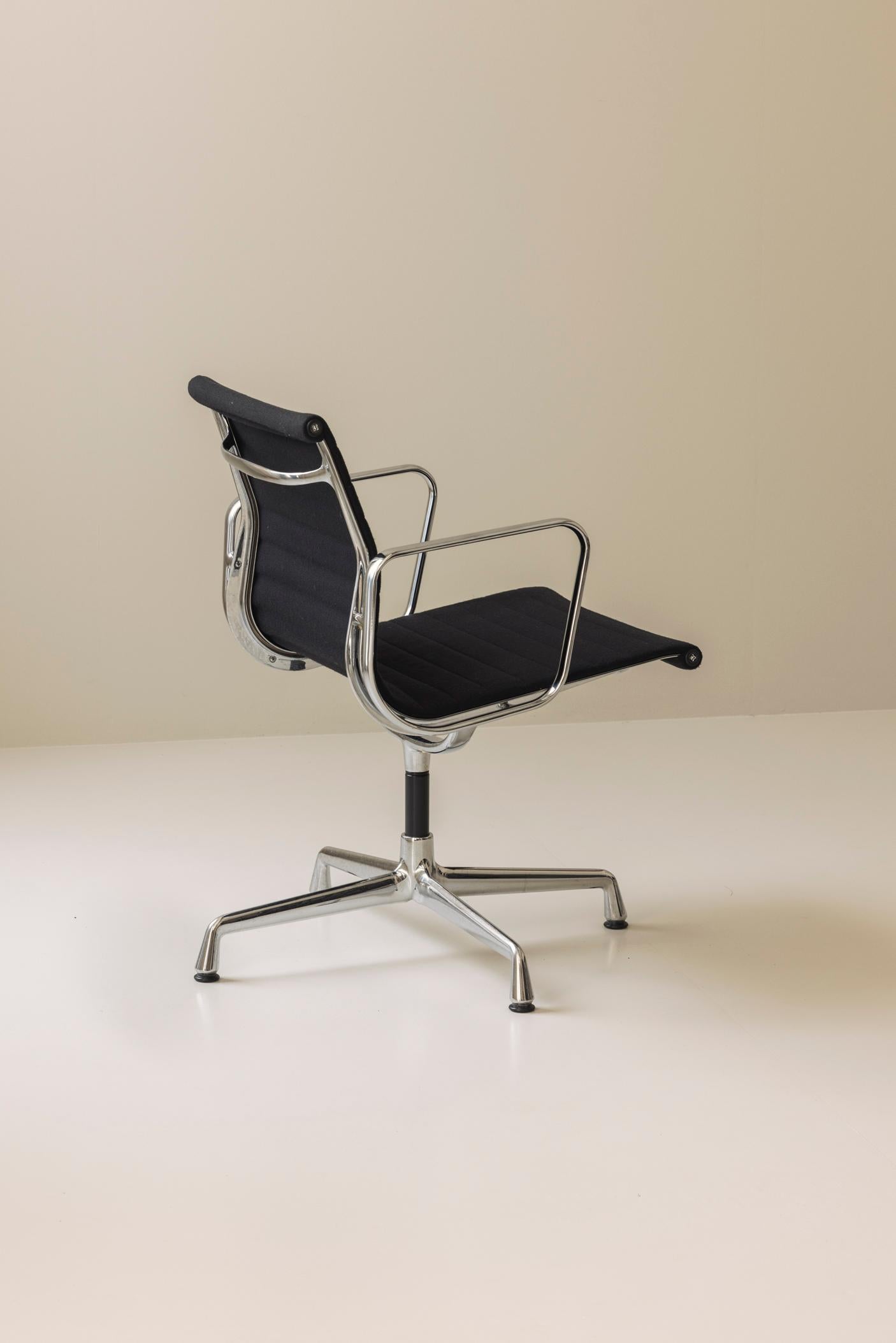 1/6 Poltrone girevoli da ufficio Charles e Ray Eames EA108 in Hopsak, Vitra In condizioni buone in vendita a Antwerp, BE