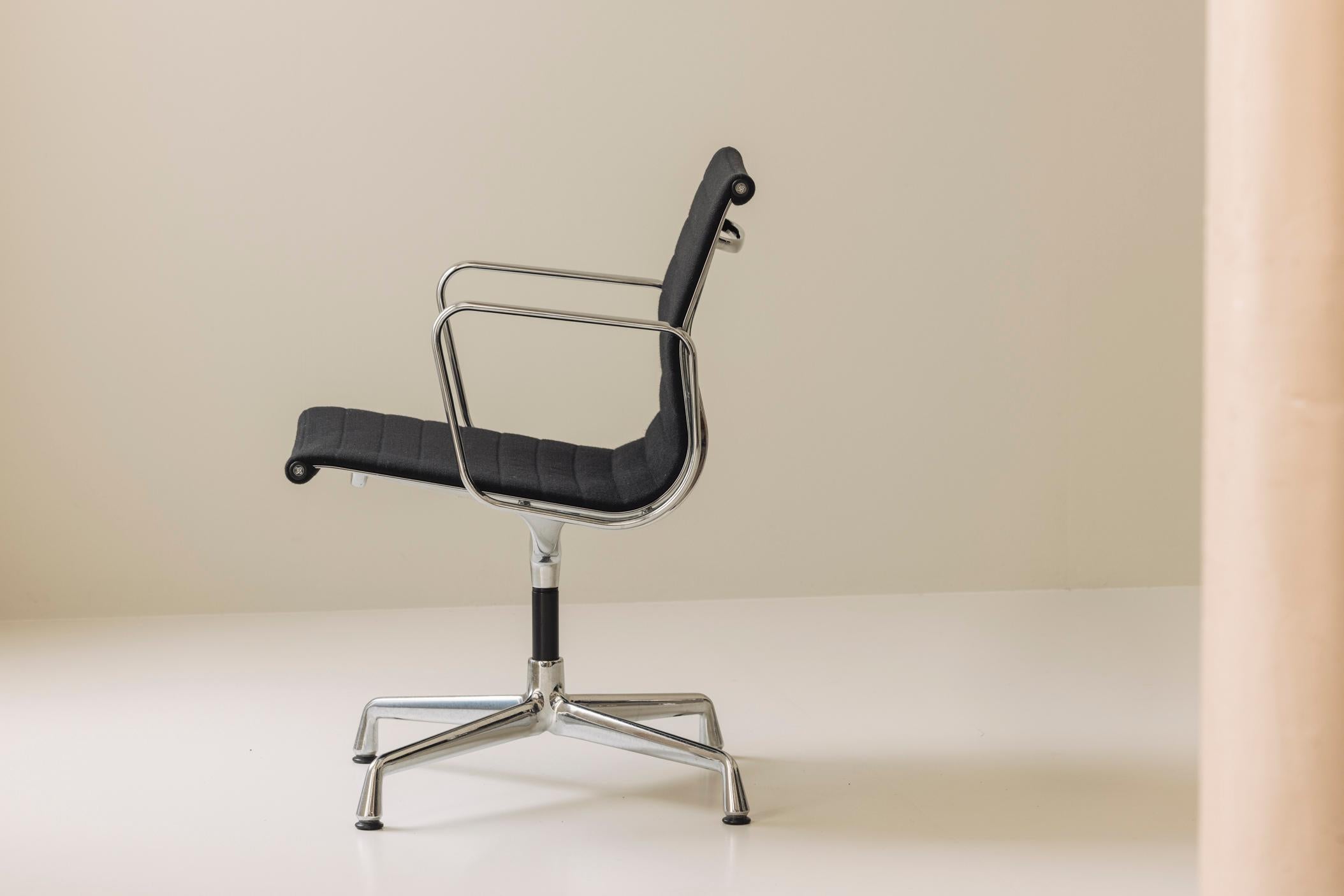 1/6 Poltrone girevoli da ufficio Charles e Ray Eames EA108 in Hopsak, Vitra in vendita 1