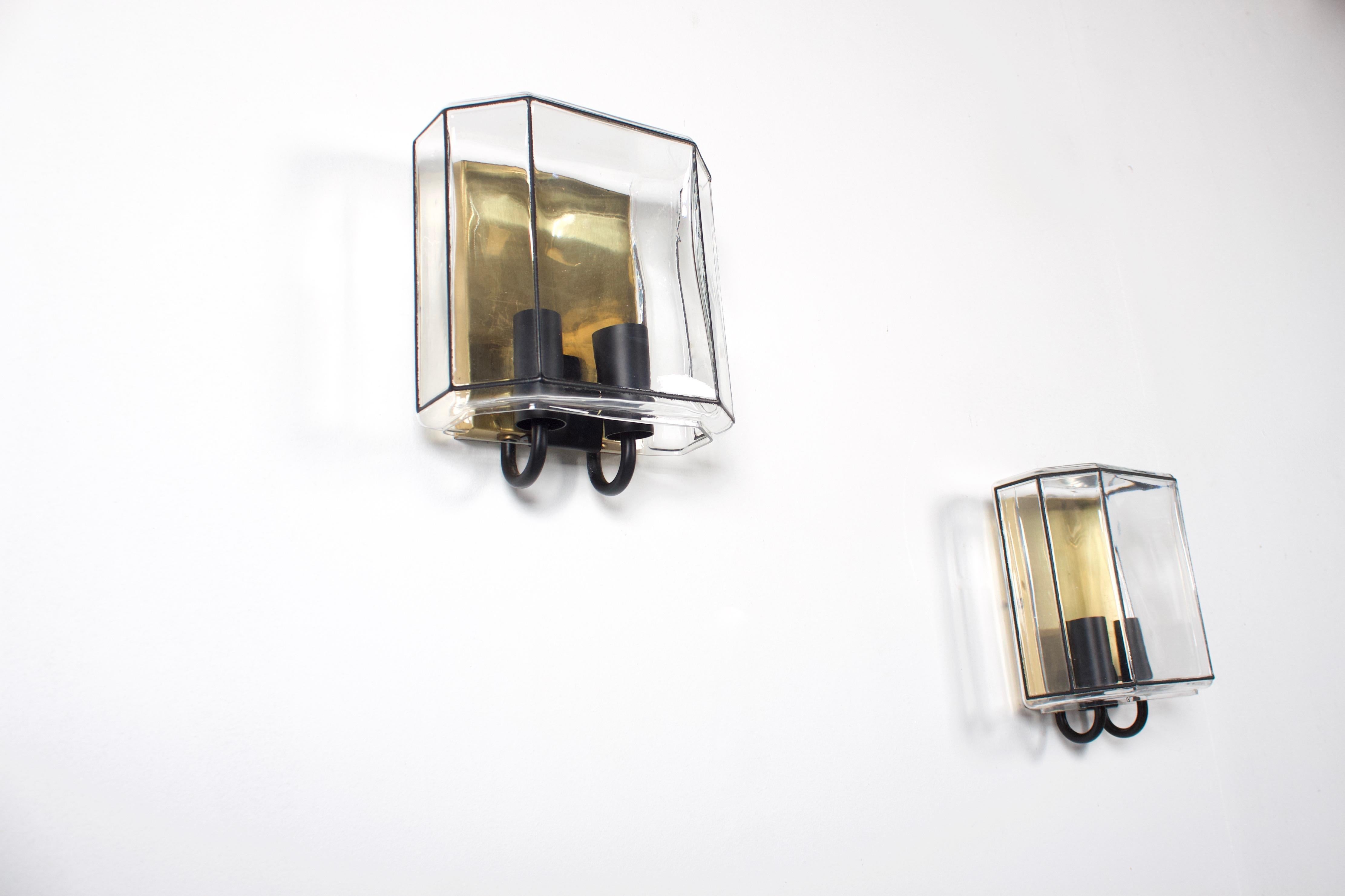 Beautiful Limburg Glashutte Sconces in good condition.

Manufactured in Germany in the 1970s 

6 items available 

The geometric clear glass with black lines gives a beautiful effect when lit.

The glass is attached to a brass wall