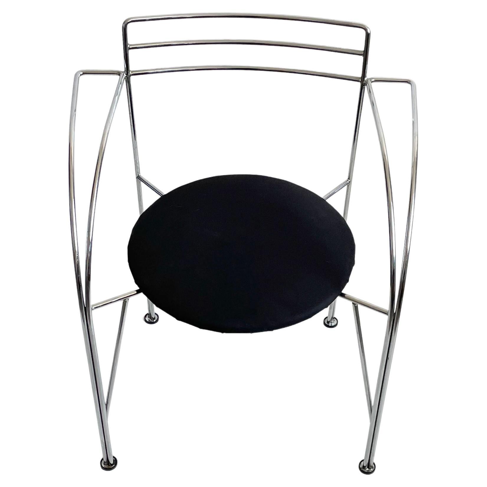 Postmodern dining chair 'Lune d'Argent' (Silver Moon) by Pascal Mourgue

6 chairs available

The chair was designed in 1985 and produced by Feomob in France

The chair features a very sturdy minimalist chromed steel frame and a round seat