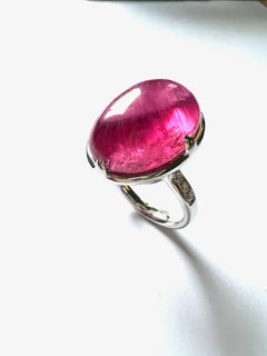 750/Whitegold Ring 12.32 gr. with 1 Rubelite Cab. 24.16 cts.
