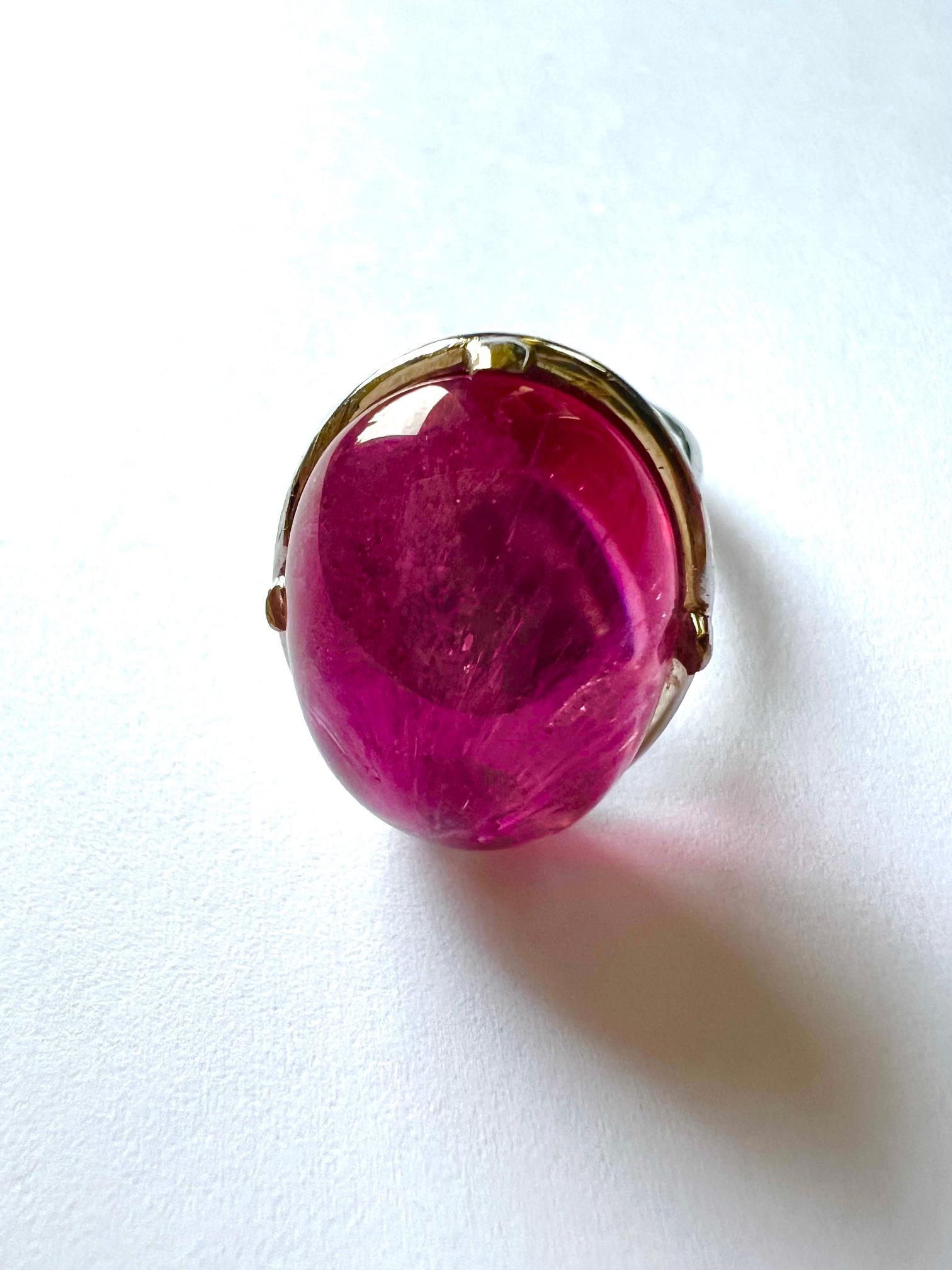 Contemporary 1 750/Whitegold Ring 12.32 gr. with 1 Rubelite Cab. 24.16 cts. For Sale