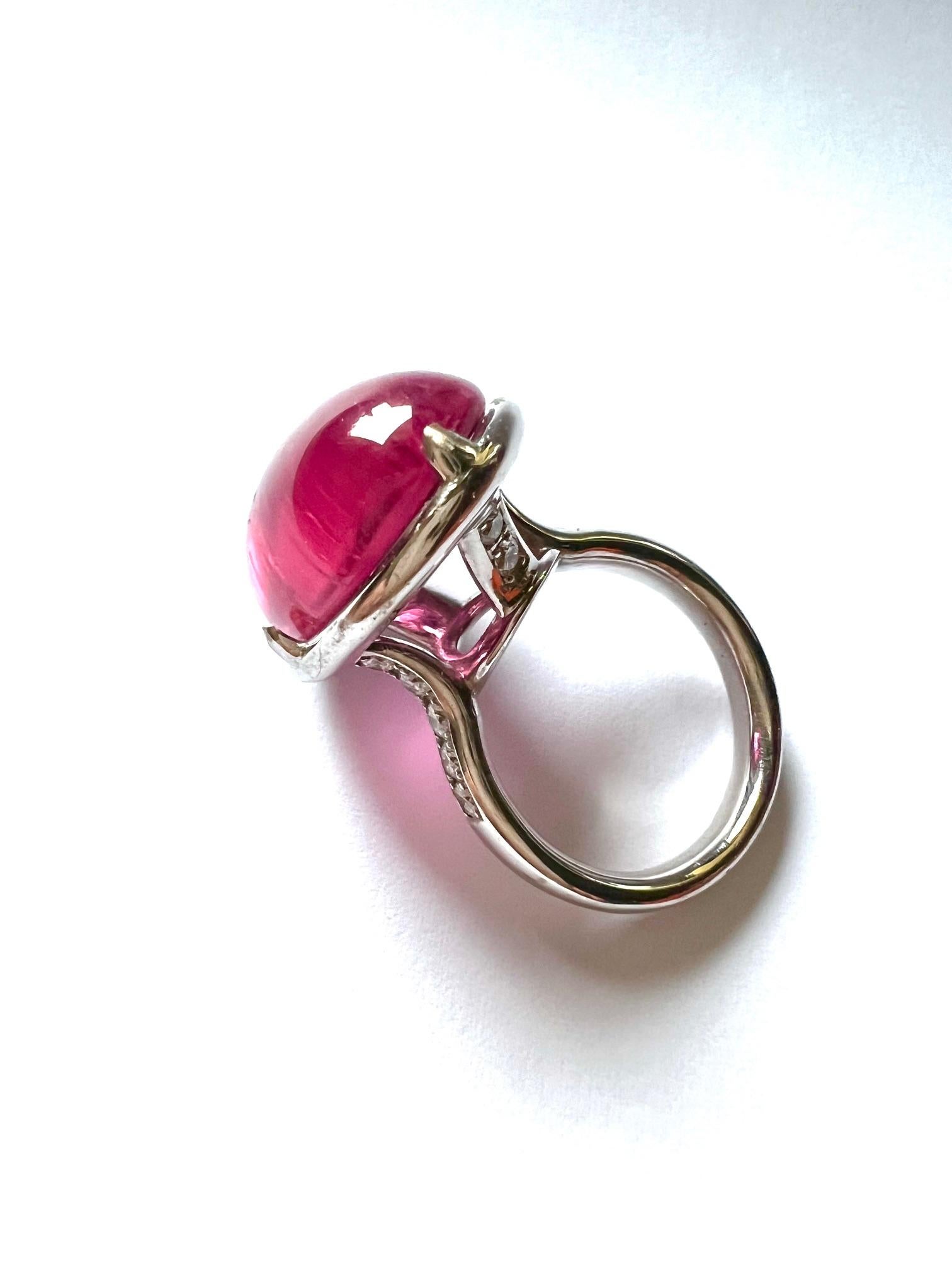 Cabochon 1 750/Whitegold Ring 12.32 gr. with 1 Rubelite Cab. 24.16 cts. For Sale