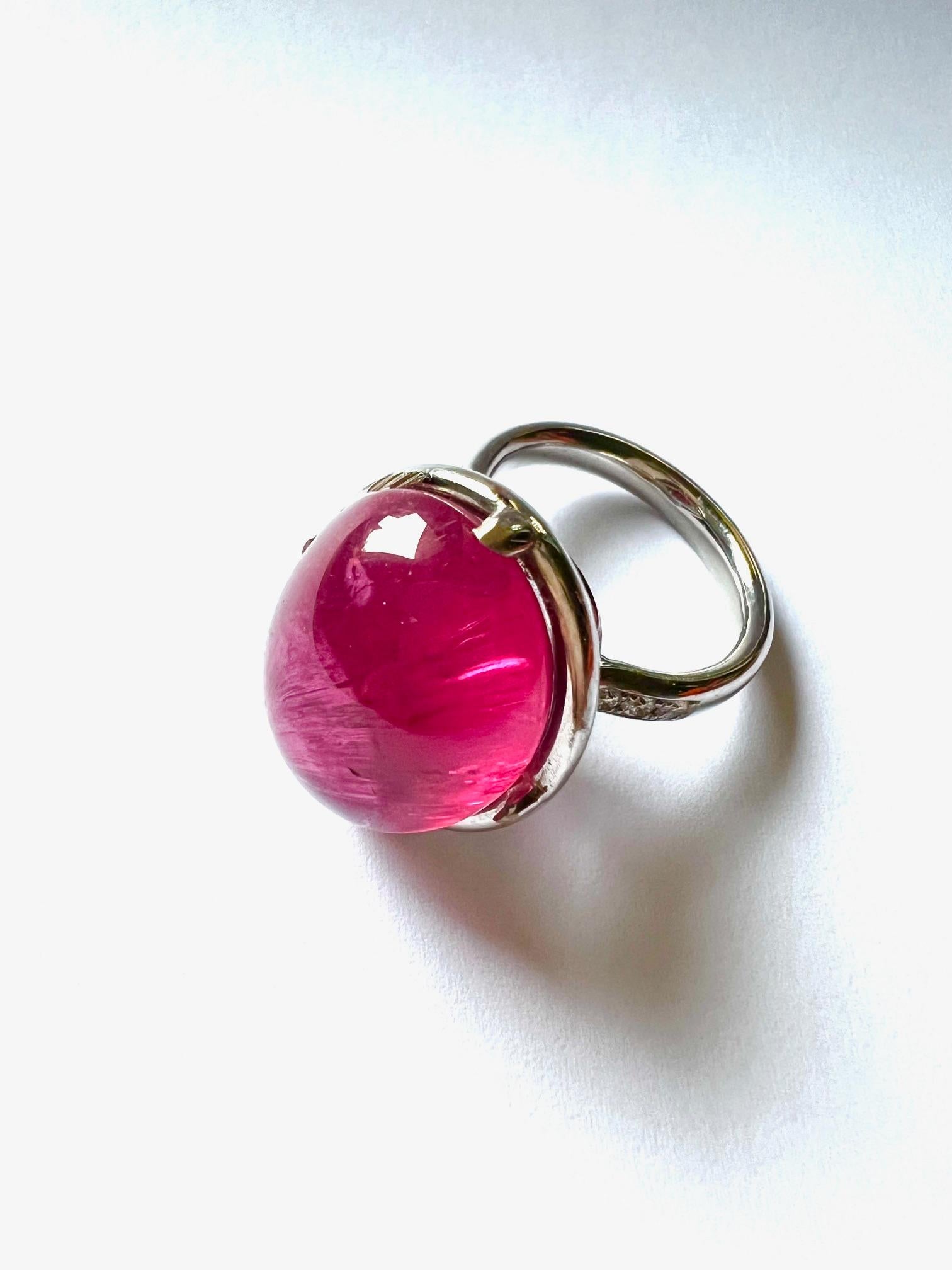 1 750/Whitegold Ring 12.32 gr. with 1 Rubelite Cab. 24.16 cts. In New Condition For Sale In Idar-Oberstein, DE