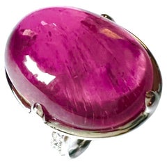 1 Anillo 750/Oro Blanco 12,32 gr. con 1 Rubelita Cab. 24,16 cts.