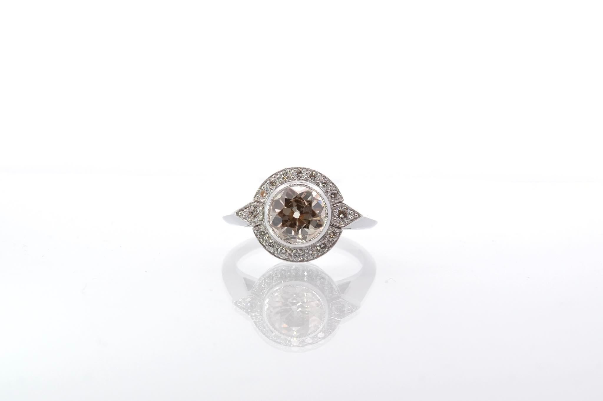 Stones: Central diamond: 1.78 cts NR/P1 and 16 surrounding diamonds
Material: Platinum
Weight: 6.2g
Period: Recent vintage style
Size: 54 (free sizing)
Certificate
Ref. : 25507