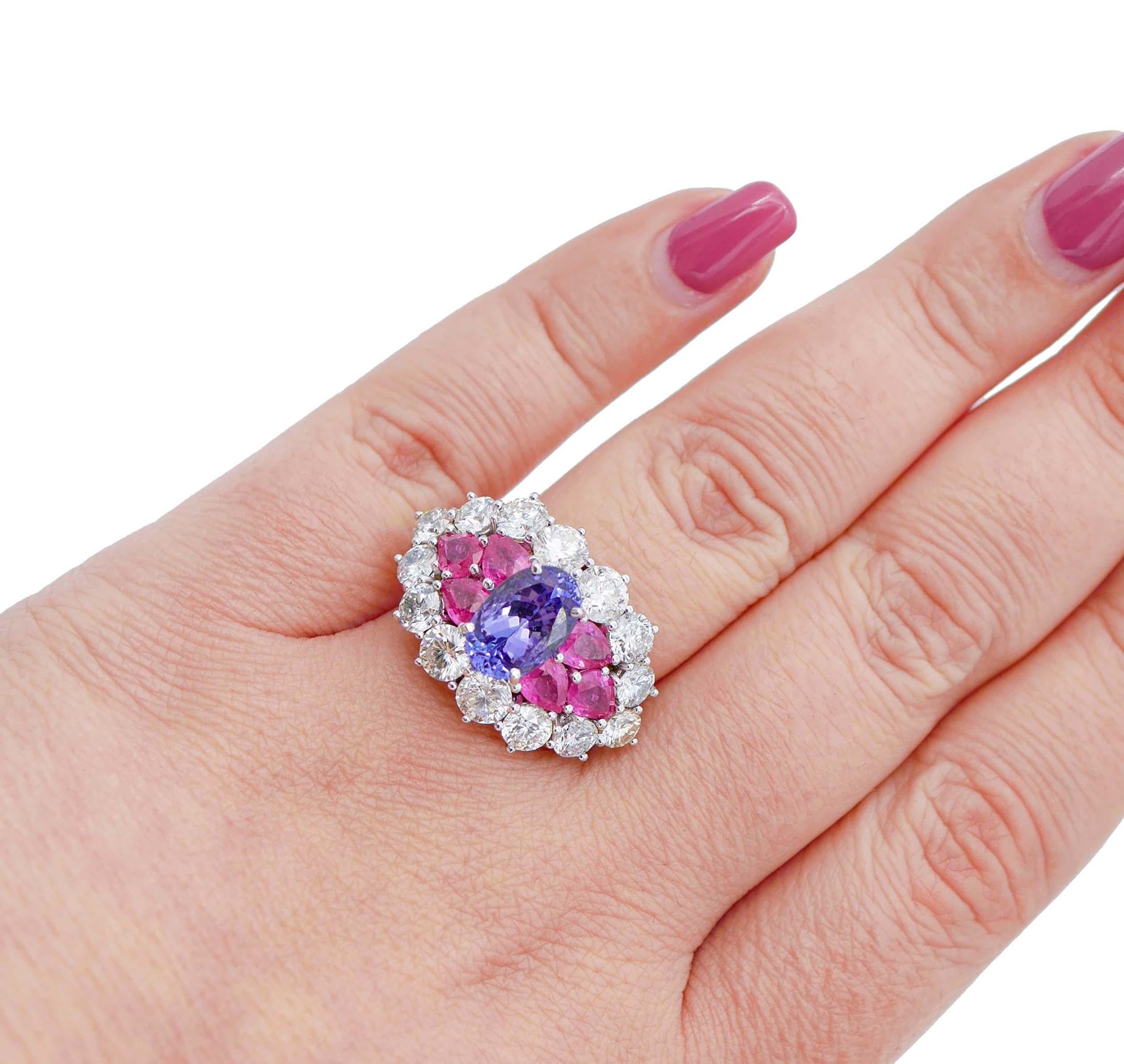 1, 84 ct Ruby, ct 2, 35 Tanzanite, ct 4, 19 Diamond White Gold Ring In Good Condition For Sale In Marcianise, Marcianise (CE)