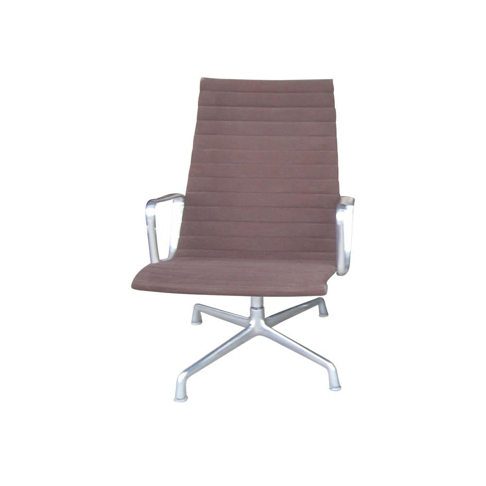 1 Aluminum Group Lounge Chair for Herman Miller In Good Condition For Sale In Pasadena, TX