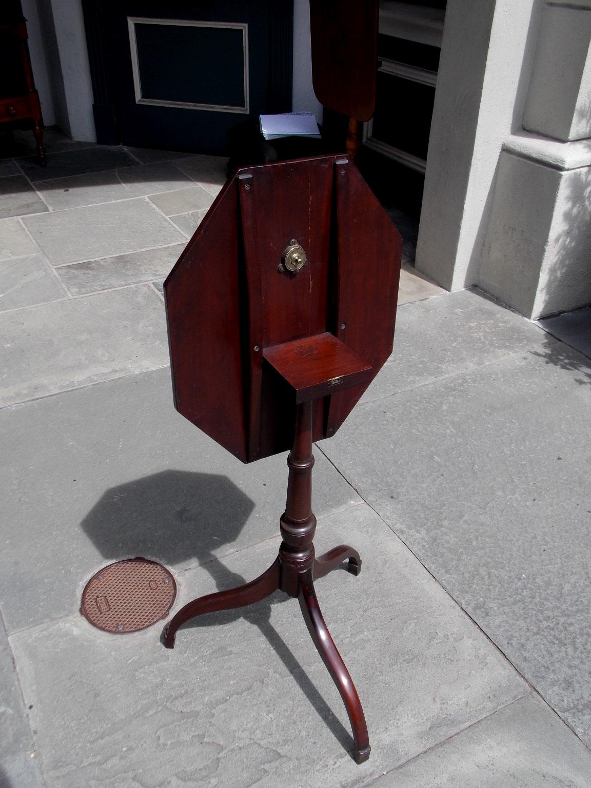 American Hepplewhite Mahogany Star Inlaid Candle Stand on Saber Legs, C. 1790 For Sale 1