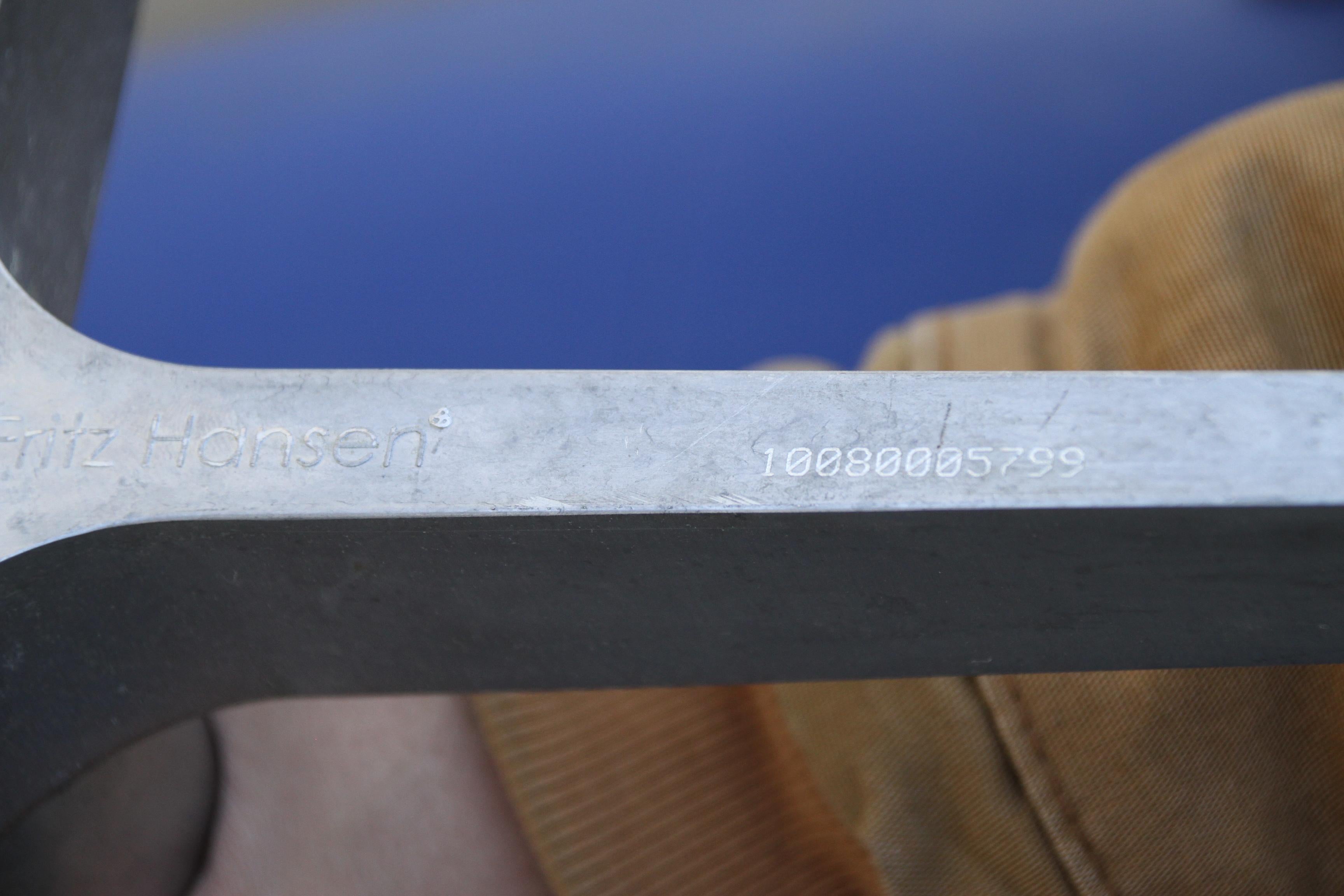 1 Arne Jacobsen Schwan-Sofa (Naugahyde) im Angebot