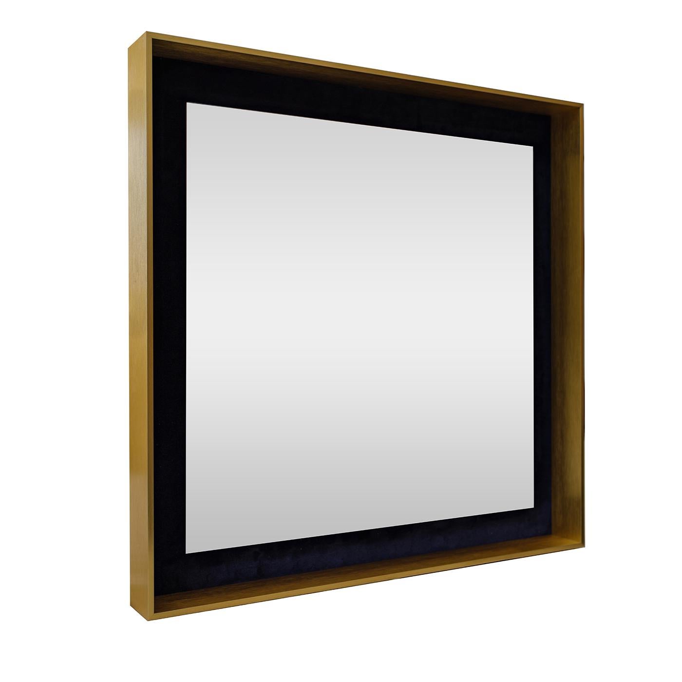 1 Beekman features a floating mirror on a soft velvet base encased in a painted aluminum frame. The concept contemplates specifying unlimited materials for the base, from colored mirrors to wood, to leather, as well as different finishes for the