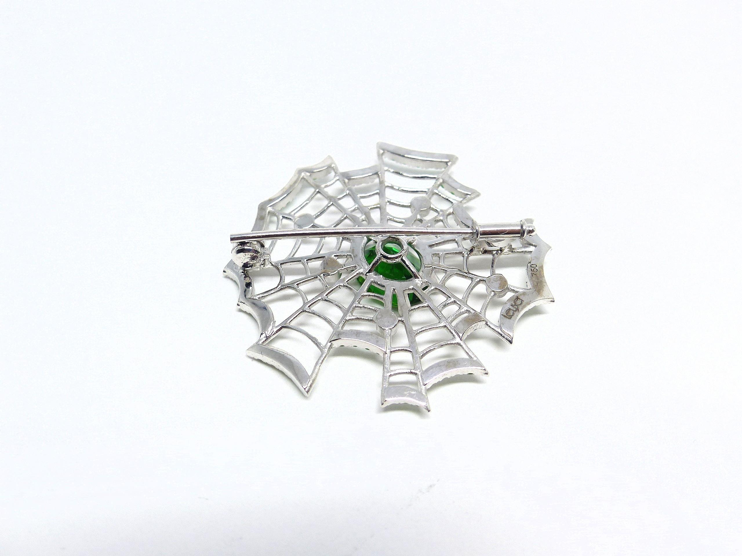 Oval Cut Brooch in White Gold with 1 Chrome Tourmaline and Tsavorites and Diamonds 