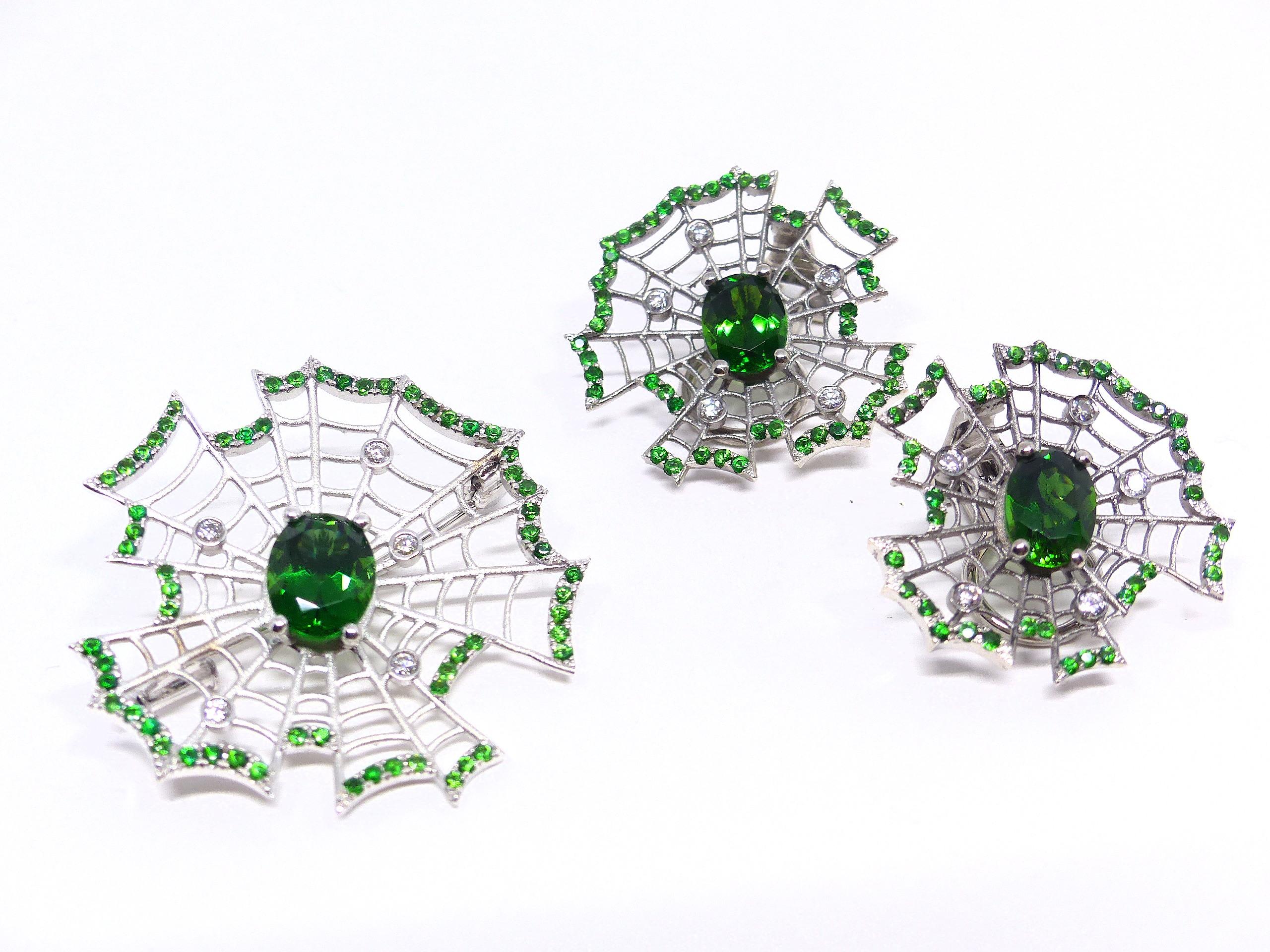 Women's Brooch in White Gold with 1 Chrome Tourmaline and Tsavorites and Diamonds 