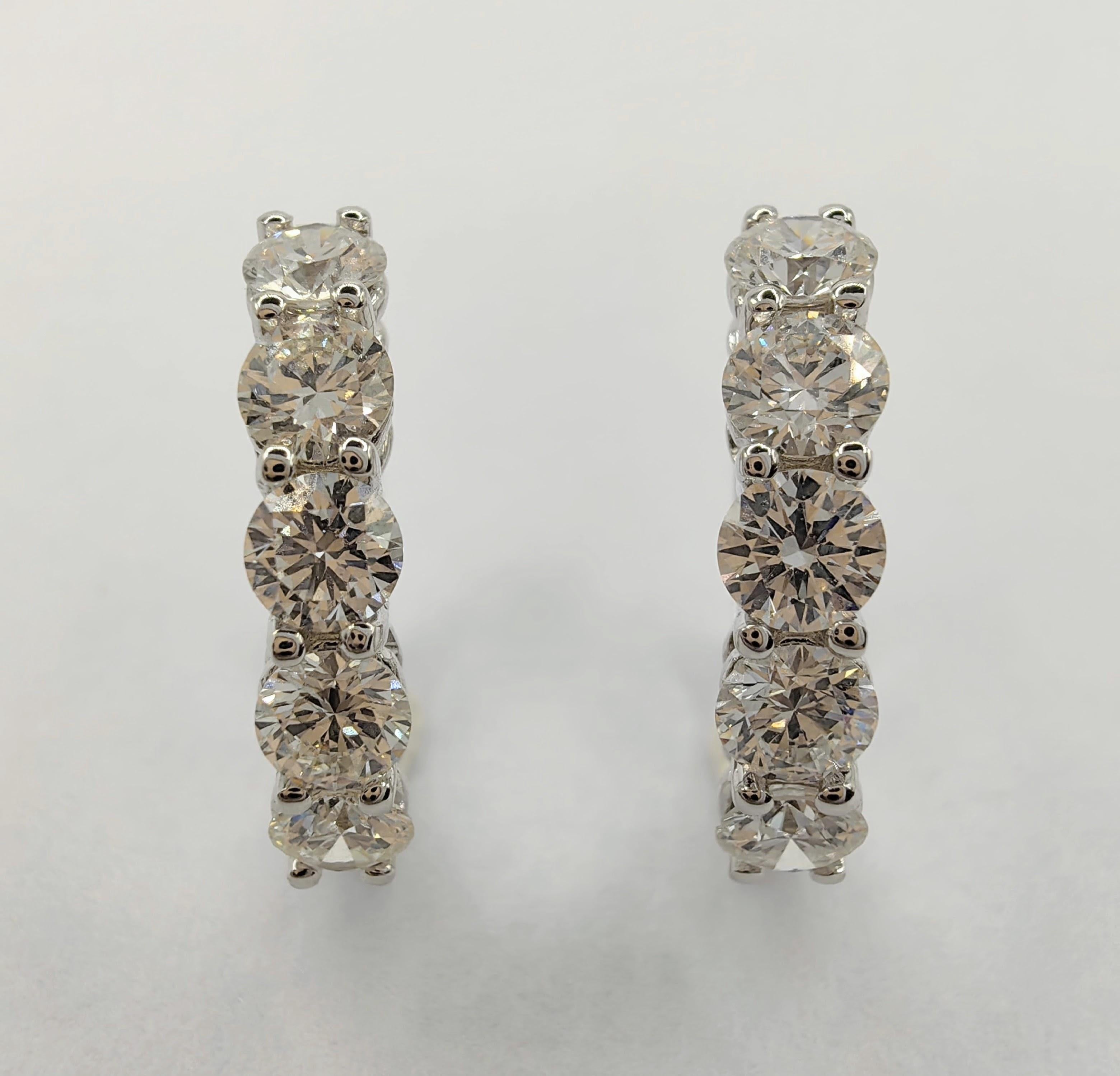 Introducing our elegant 1 Carat 10-Diamond Huggies Hoop Earrings in 18K White Gold. These exquisite earrings are adorned with a total of 10 round-cut diamonds, totaling 1 carat in weight. The diamonds boast a G color grade and VS clarity, ensuring