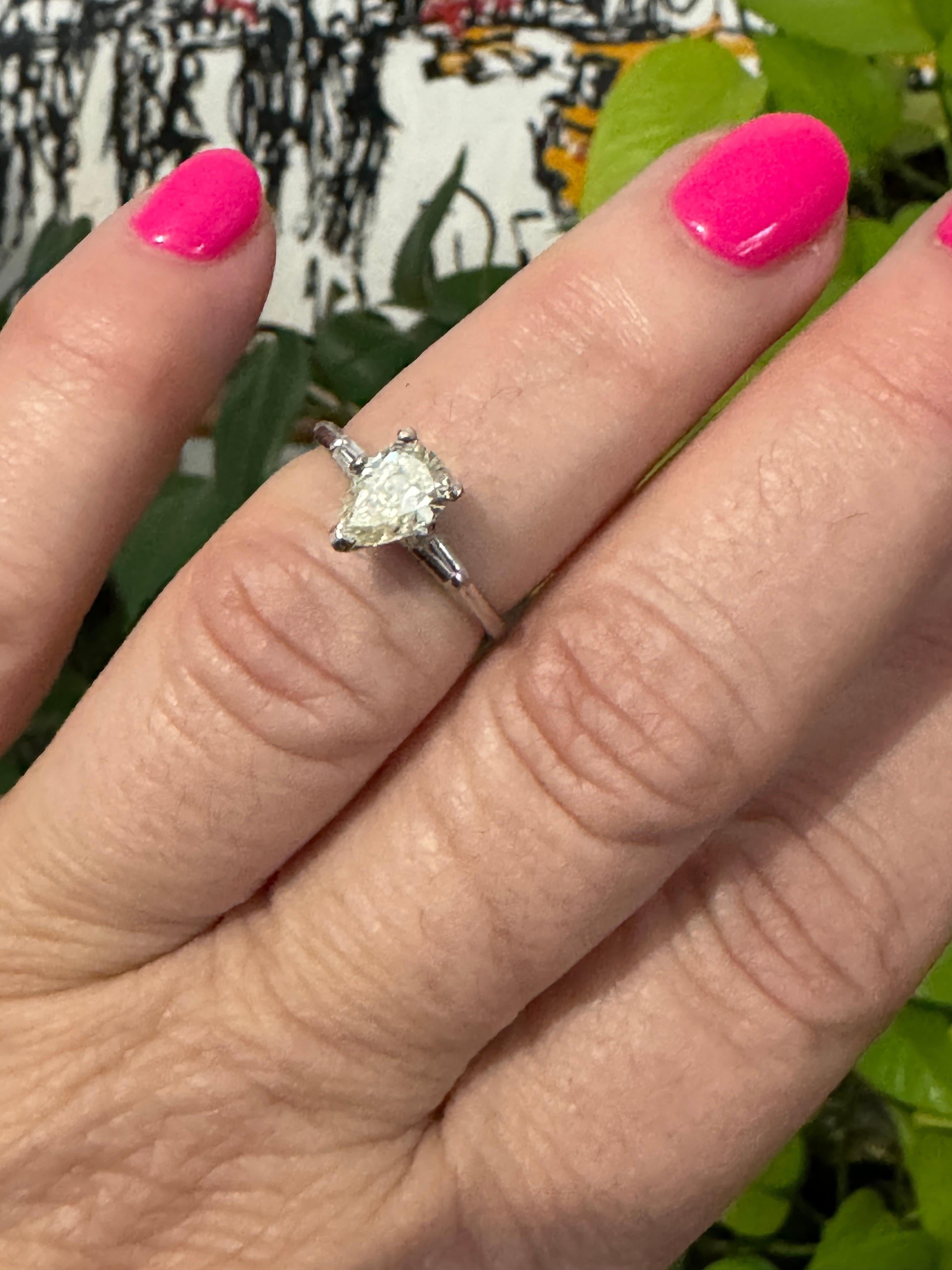 1 Carat 14 Karat White Gold Diamond Engagement Ring For Sale 3