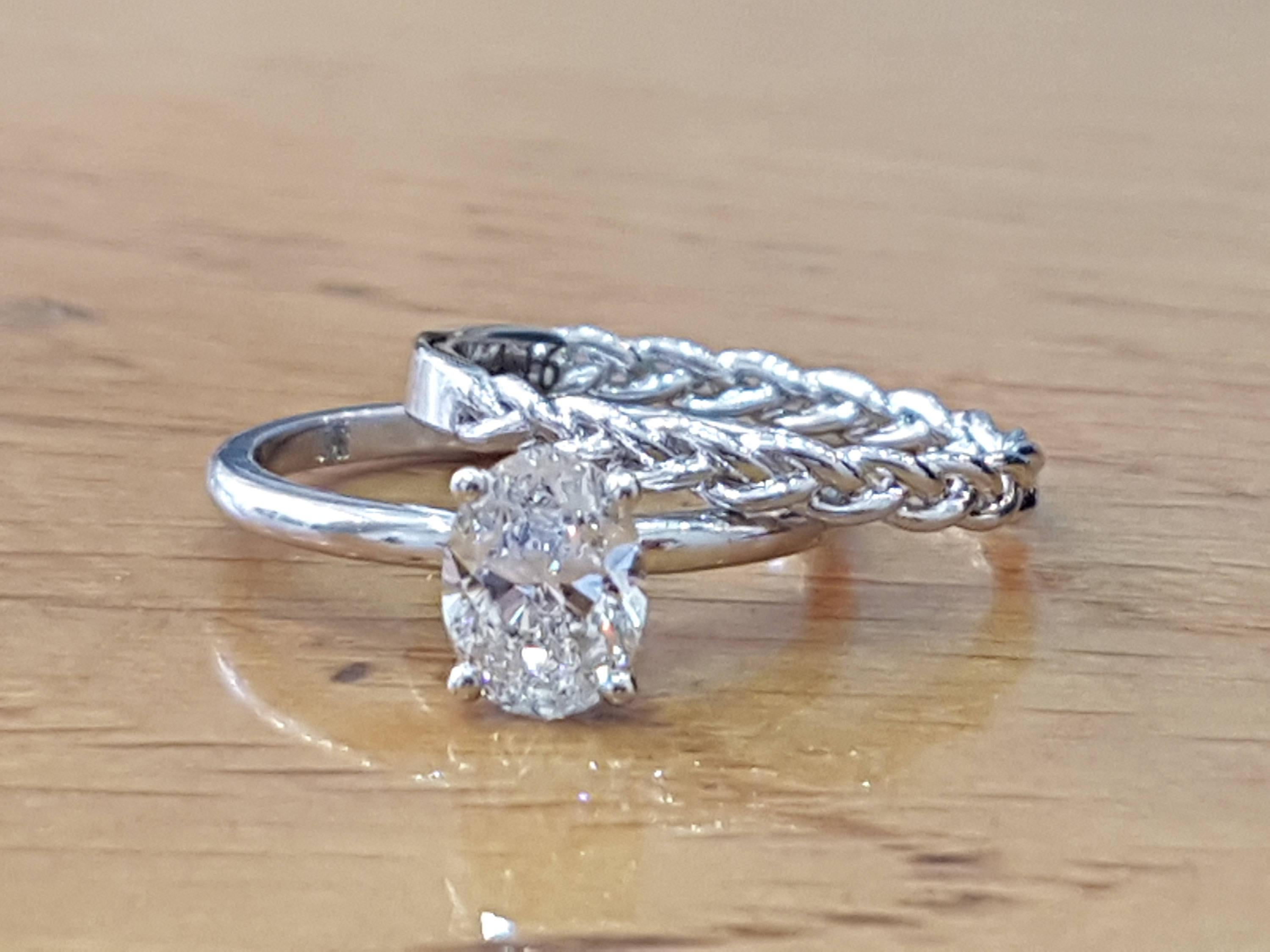 A beautiful diamond engagement ring set made of 14K White Gold set with an oval cut diamond of 1.00ct (can be set with any stone size) . The center diamond of this classic gold ring is a natural SI1 clarity and H color. 
  
  Currently a US ring
