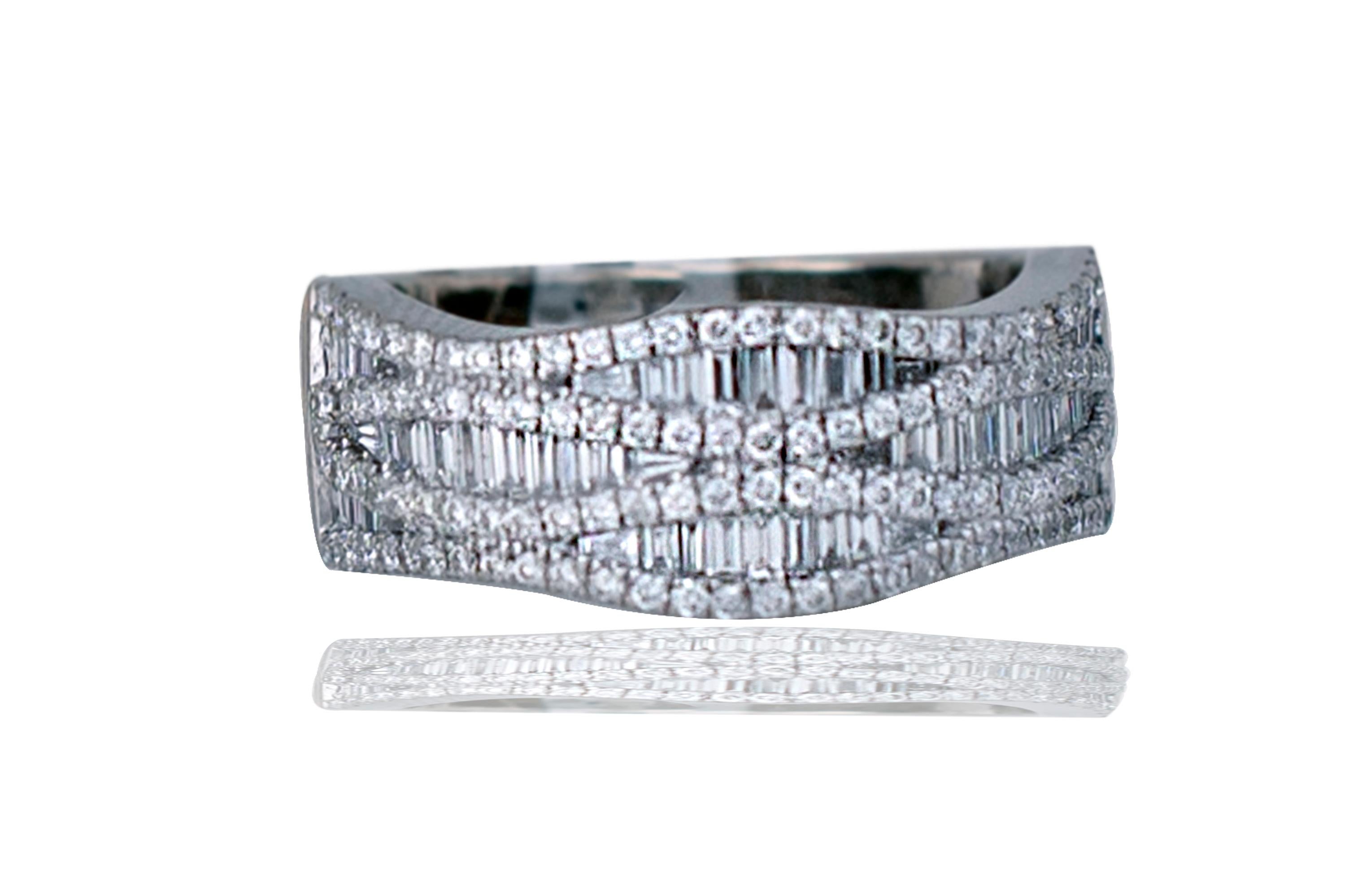 Modern 1 Carat Baguette and Round Diamond Ladies Band For Sale