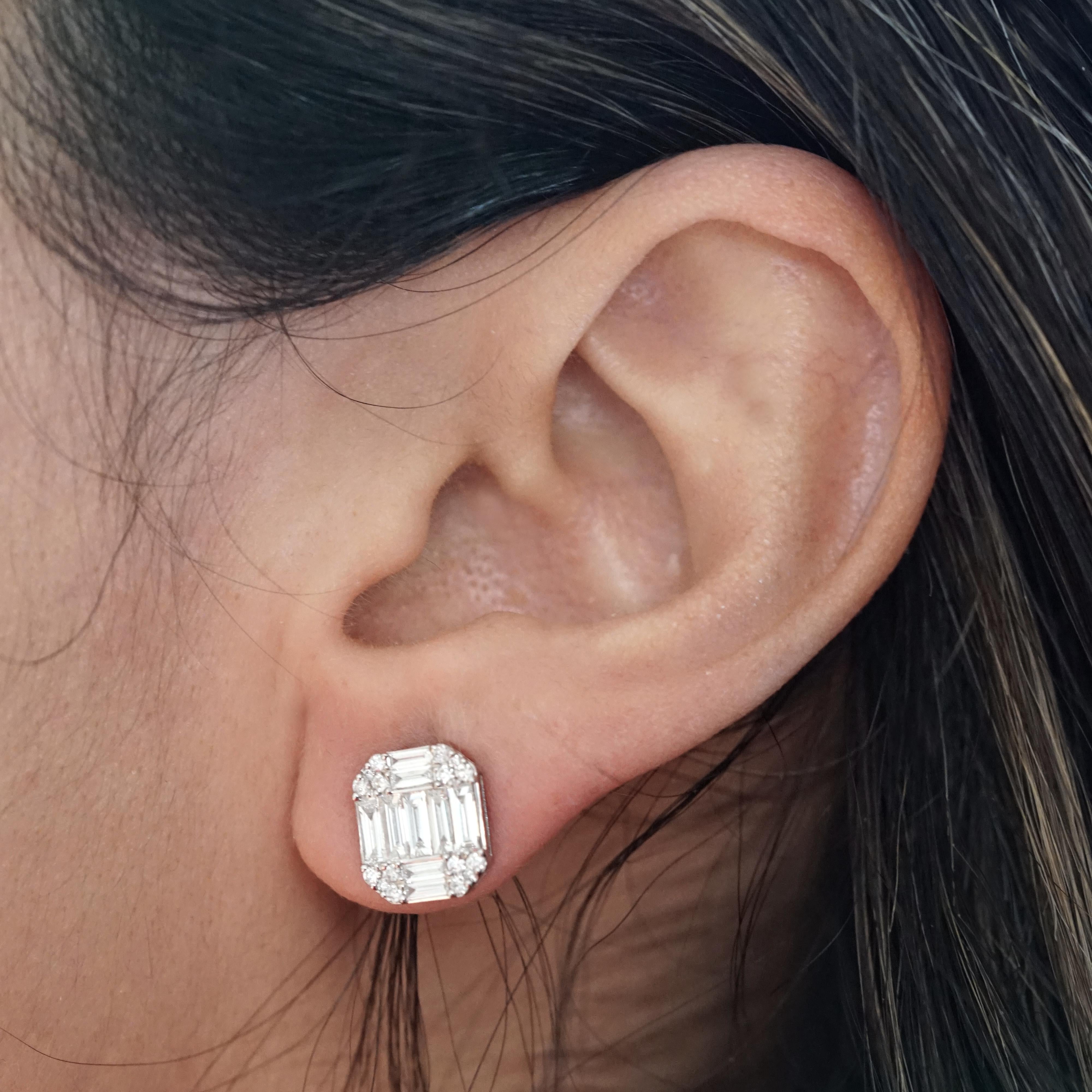 Boucles d'oreilles magiques en or blanc 18 carats de 1,46 carat de diamants baguettes Unisexe en vente