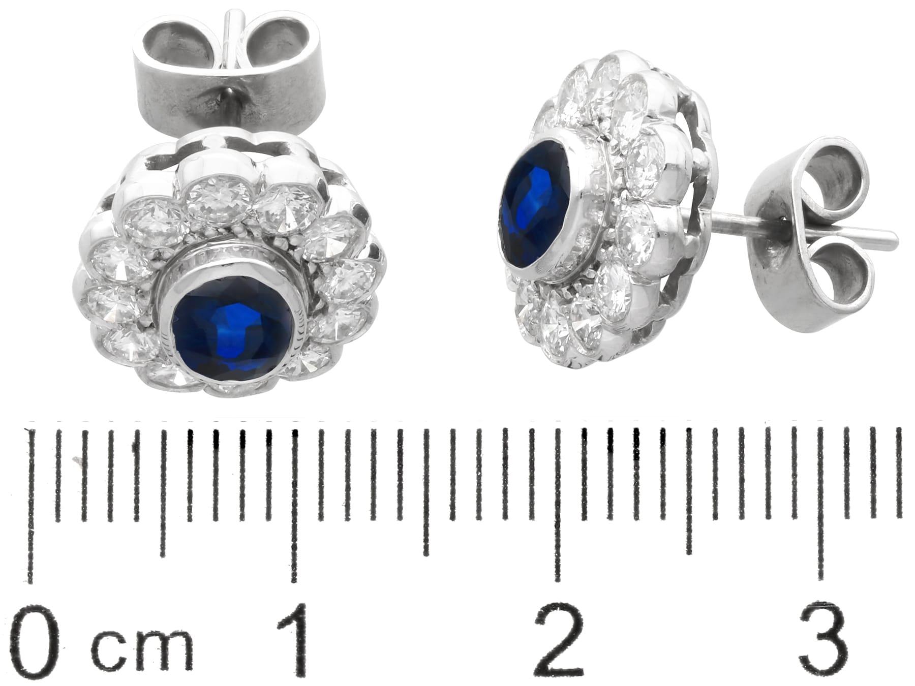 Orecchini a grappolo con zaffiro basaltico da 1 carato e diamante da 1,50 carati in oro bianco 18 carati in vendita 5