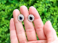 1 Karat Basaltsaphir und 1,50 Karat Diamant 18k Weißgold Cluster-Ohrringe