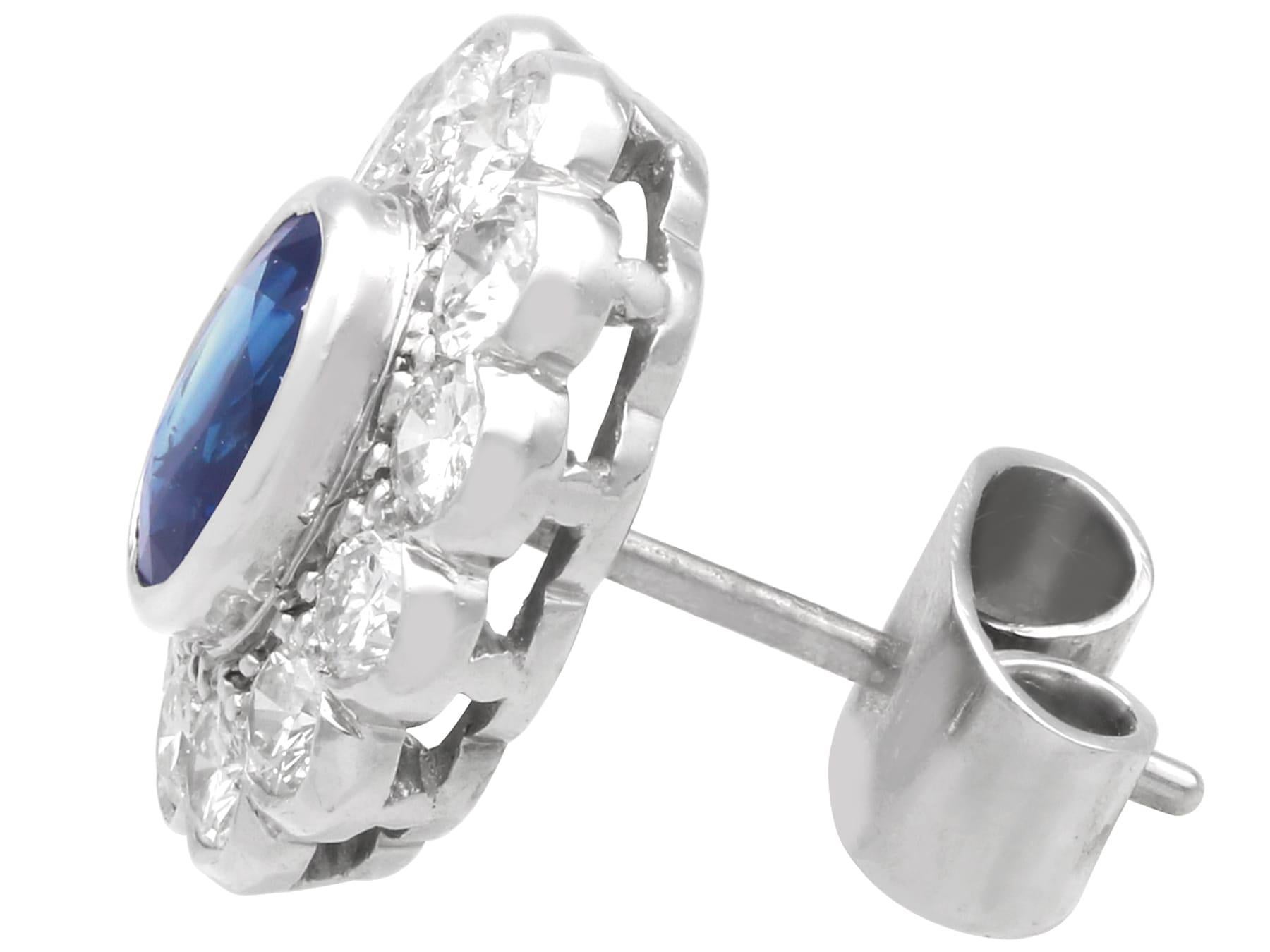 Orecchini a grappolo con zaffiro basaltico da 1 carato e diamante da 1,50 carati in oro bianco 18 carati in vendita 3