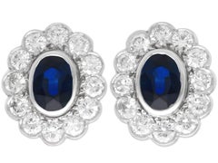 Boucles d
oreilles en or blanc 18k avec saphir basaltique de 1 carat et diamant de 1,50 carat