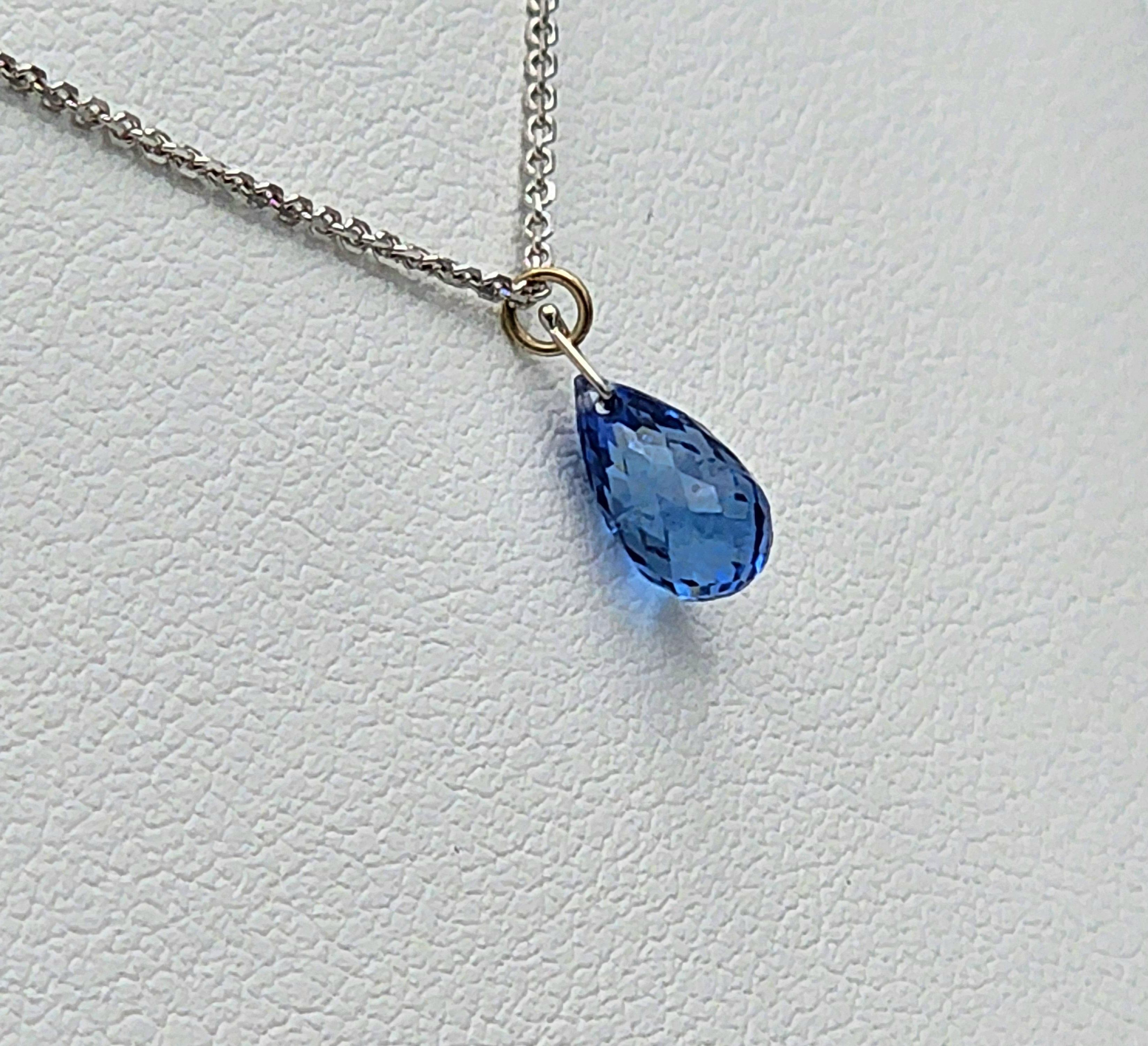 1 Karat Blauer Saphir Briolette-Anhänger an Kette aus 14 Karat Weißgold im Zustand „Neu“ in Cincinnati, OH