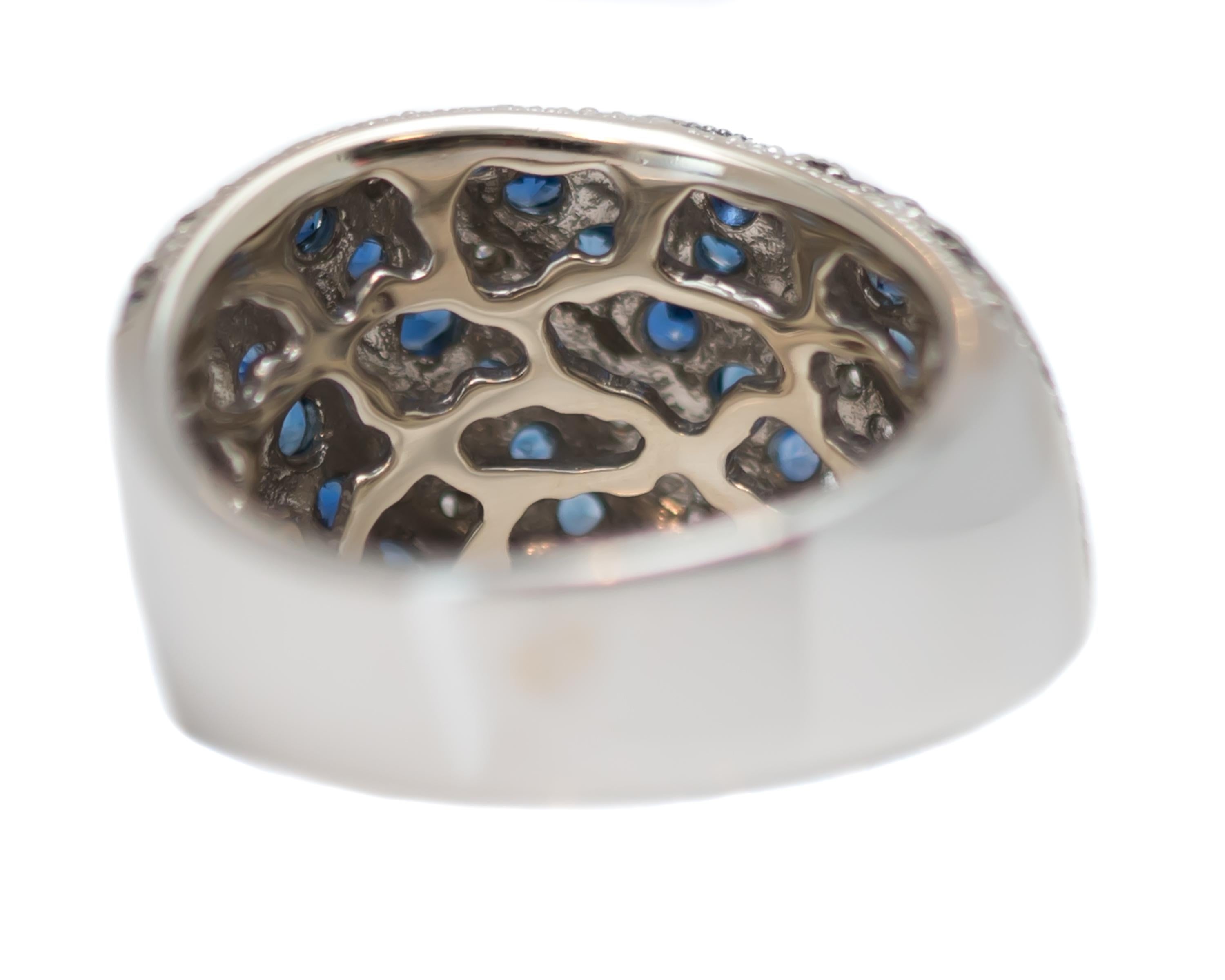 Contemporary 1 Carat Blue Sapphire, Diamond and 14 Karat White Gold Cocktail Ring For Sale