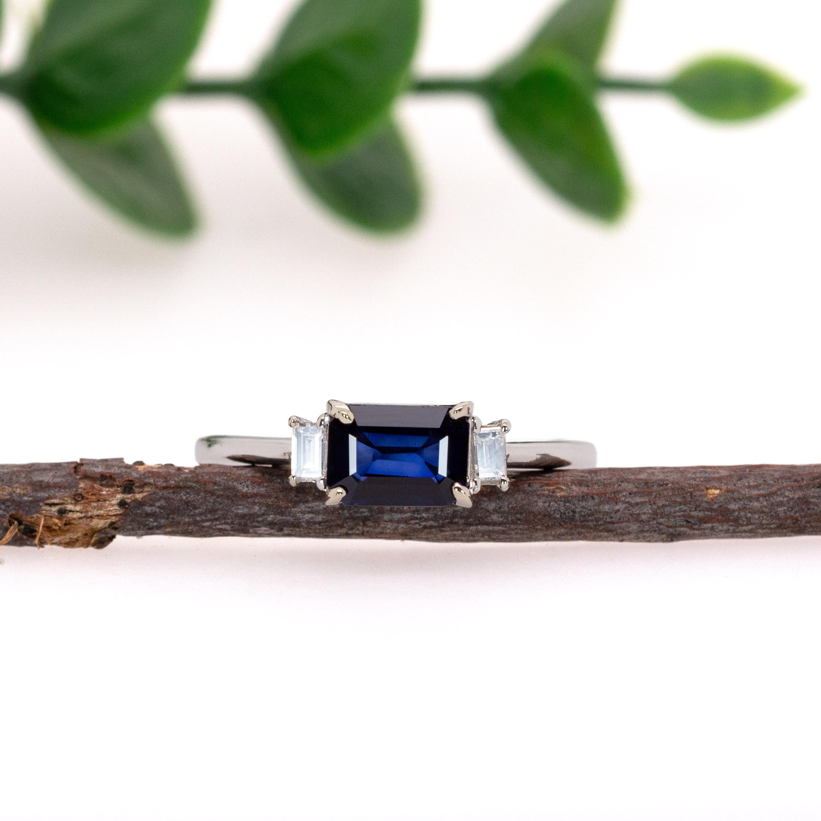 Art Deco 1 Carat Blue Sapphire Ring with Natural Diamonds in 14K Solid Gold  EM 7x5mm For Sale