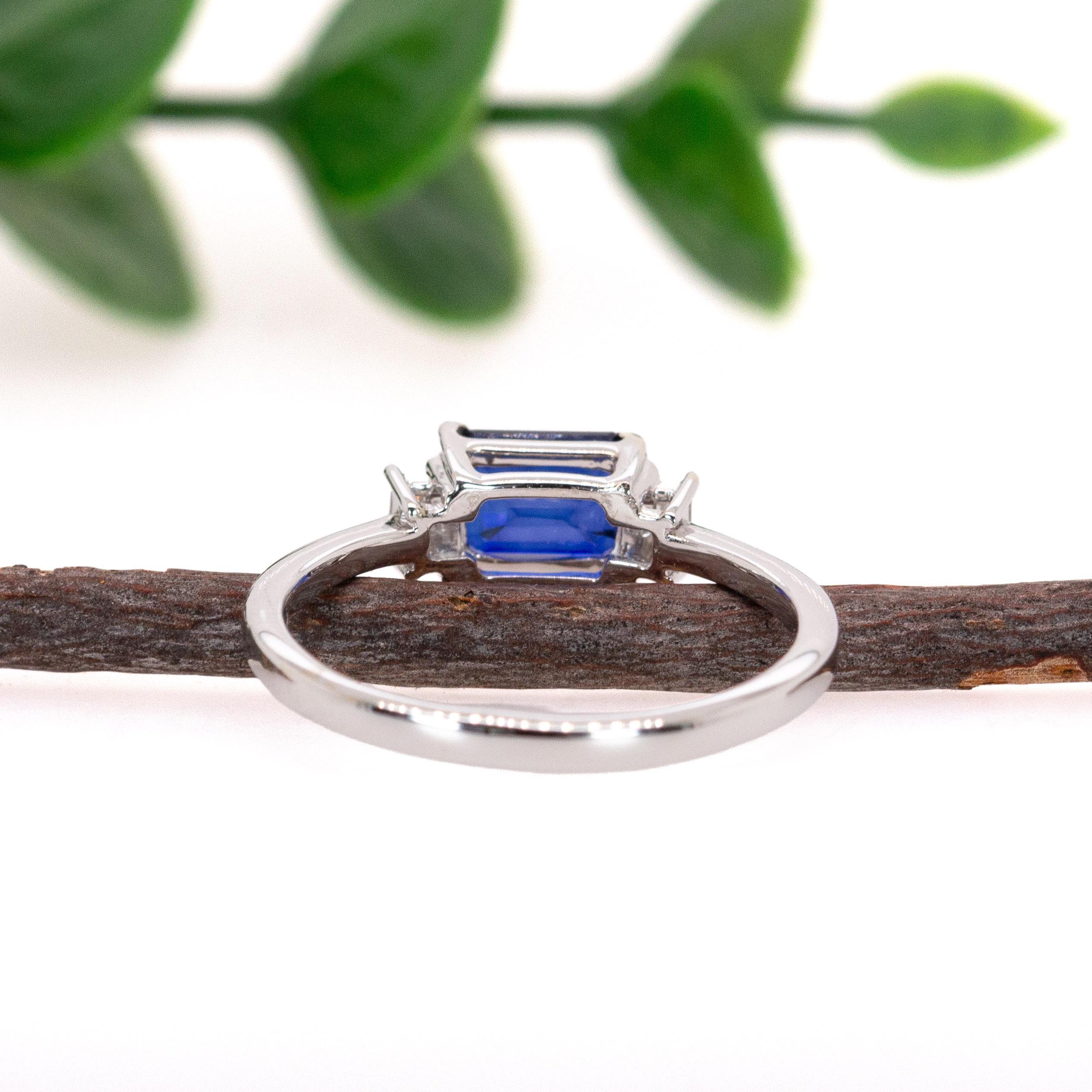 Women's 1 Carat Blue Sapphire Ring with Natural Diamonds in 14K Solid Gold  EM 7x5mm For Sale