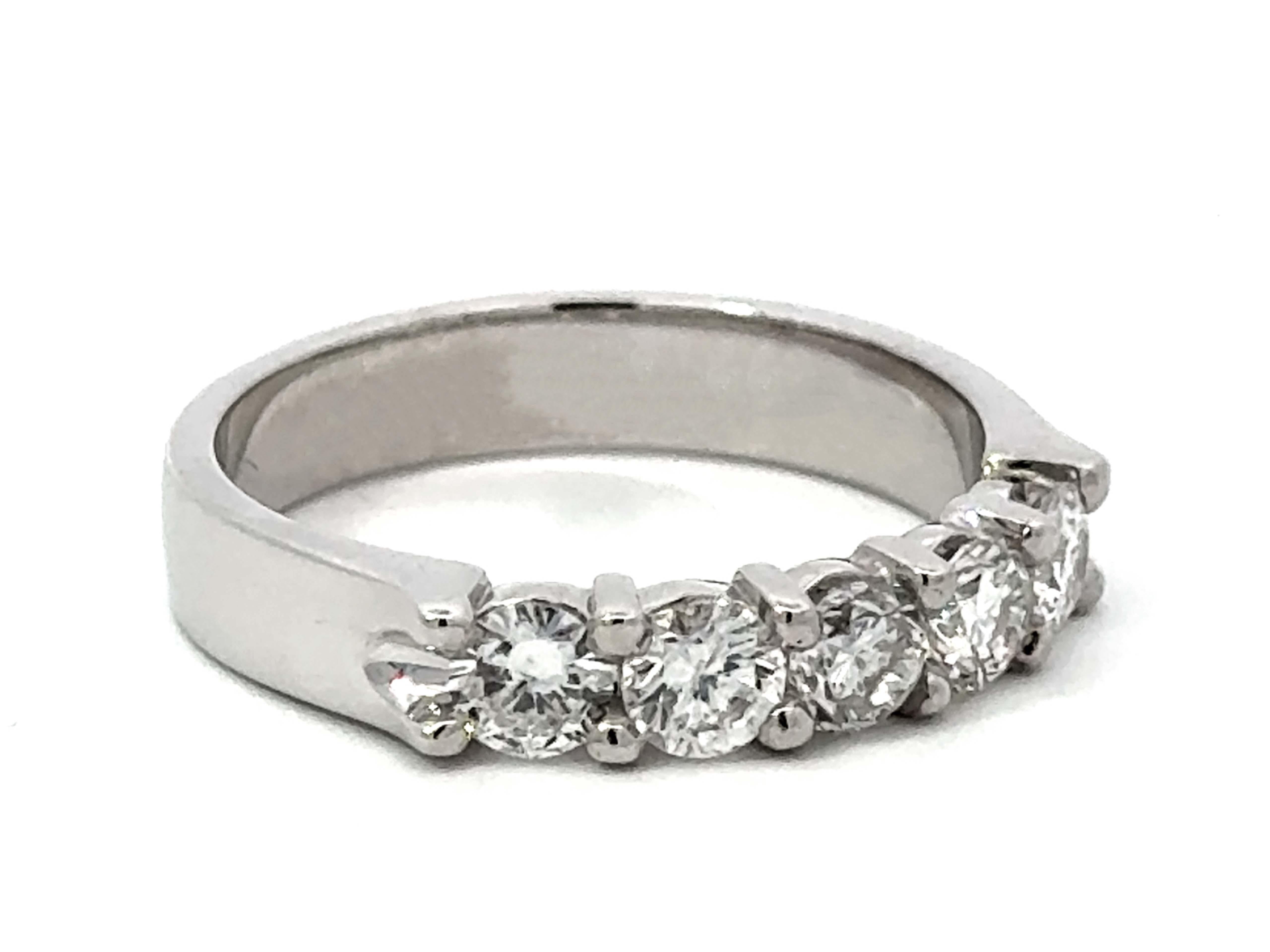 Moderne 1 Carat Brilliante Diamond Band Ring 14k White Gold en vente