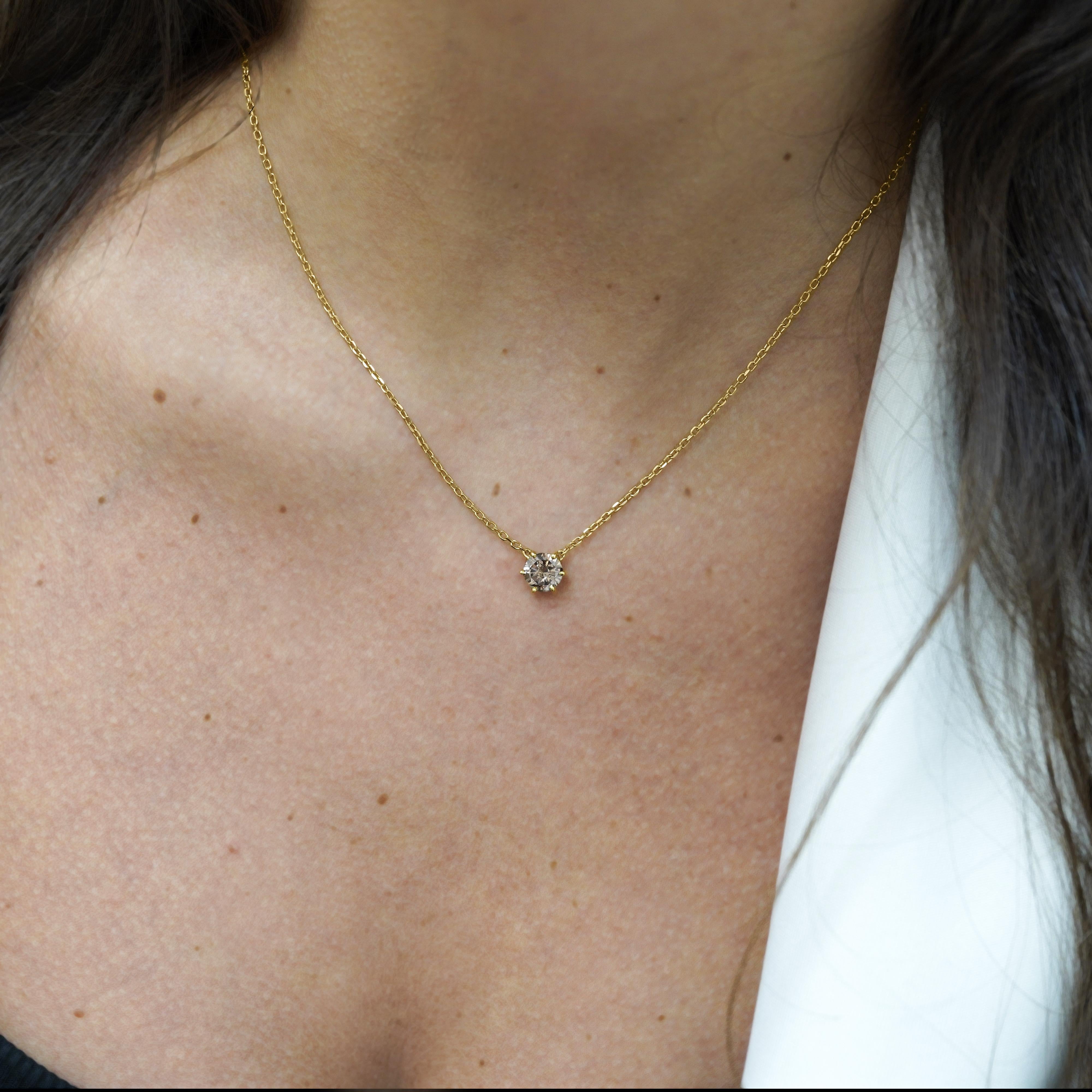 Taglio rotondo Collana con ciondolo solitario in oro 18K con diamante marrone da 1 carato in vendita