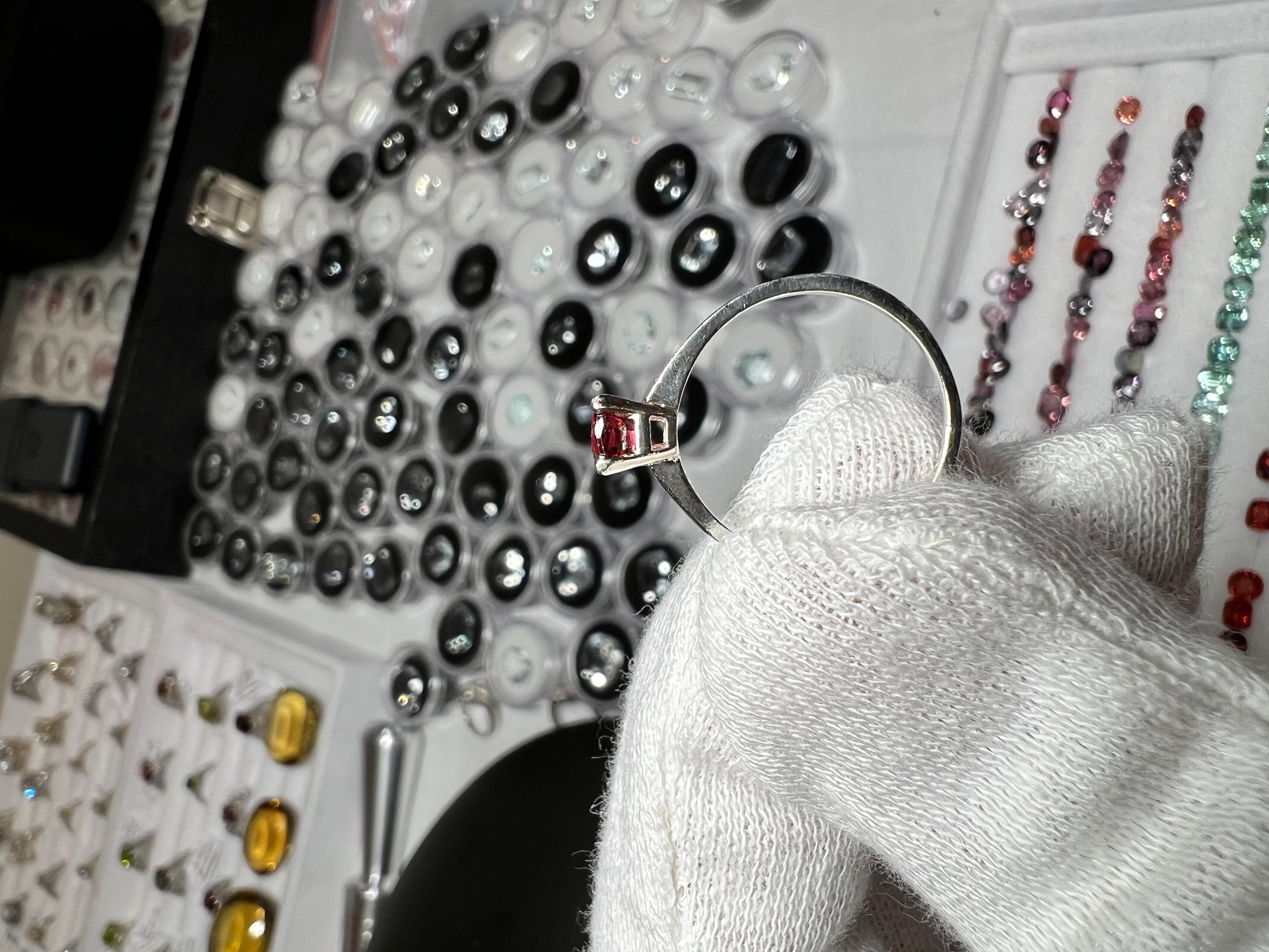 1 Karat Burma Red Spinel Edelstein in Silber Ring gesetzt (Kissenschliff)