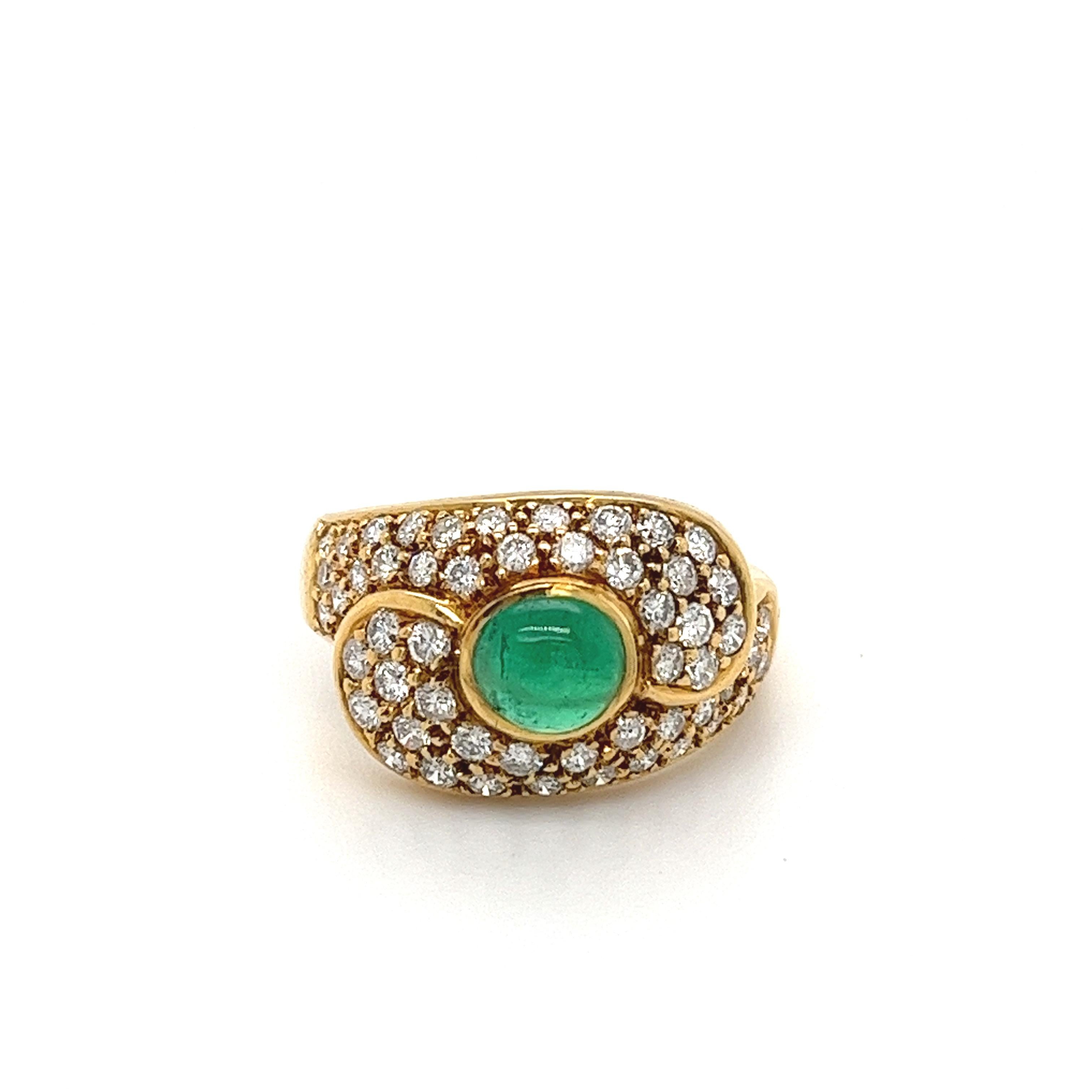 1 Karat Cabochon Natürlicher Smaragd und Diamant-Cluster-Ring aus 18 Karat Gold im Angebot 2