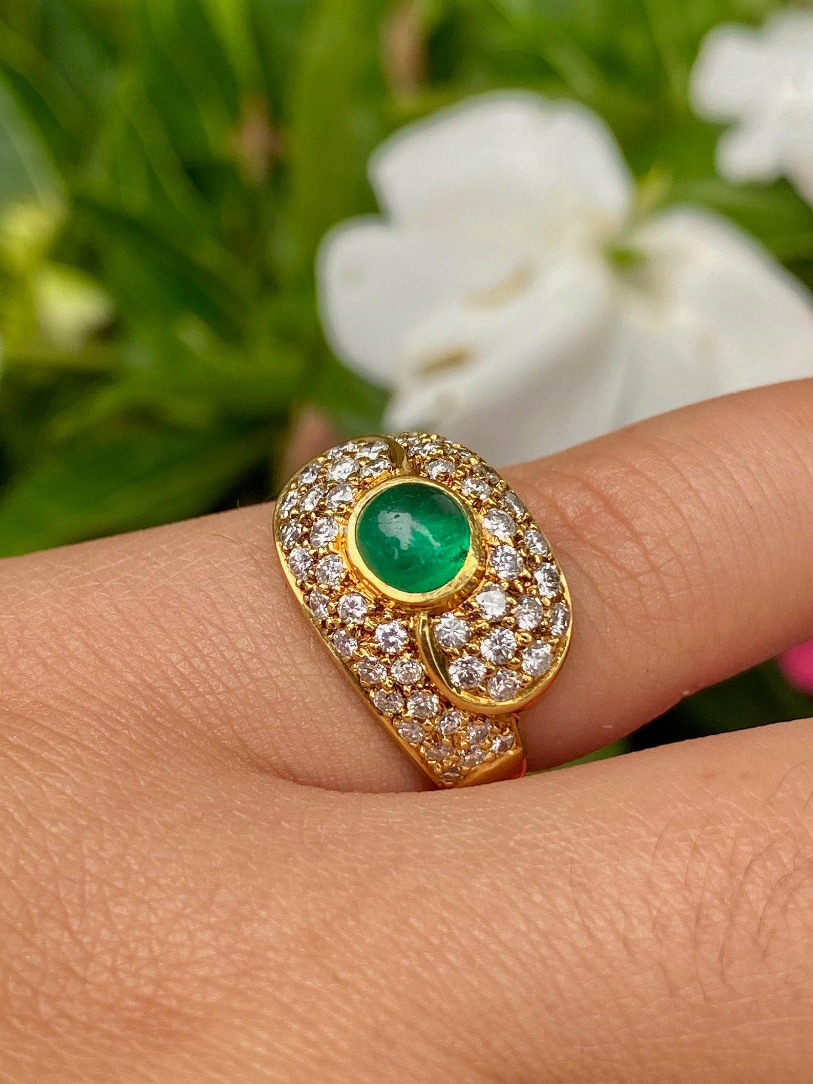 1 Carat Cabochon Natural Emerald and Diamond Cluster Bypass Ring in 18k Gold For Sale 3