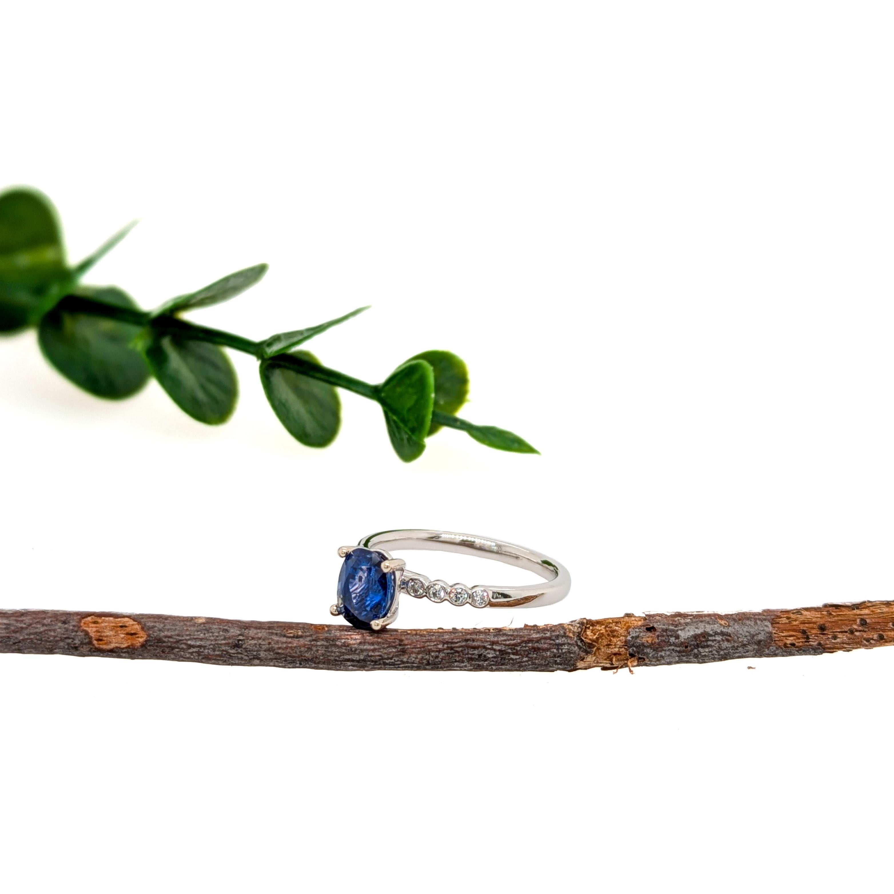 Anillo de Zafiro de Ceilán de 1 Quilate con Acentos de Diamante Natural en Oro de 14K  OV 6x4,5 mm Corte oval en venta