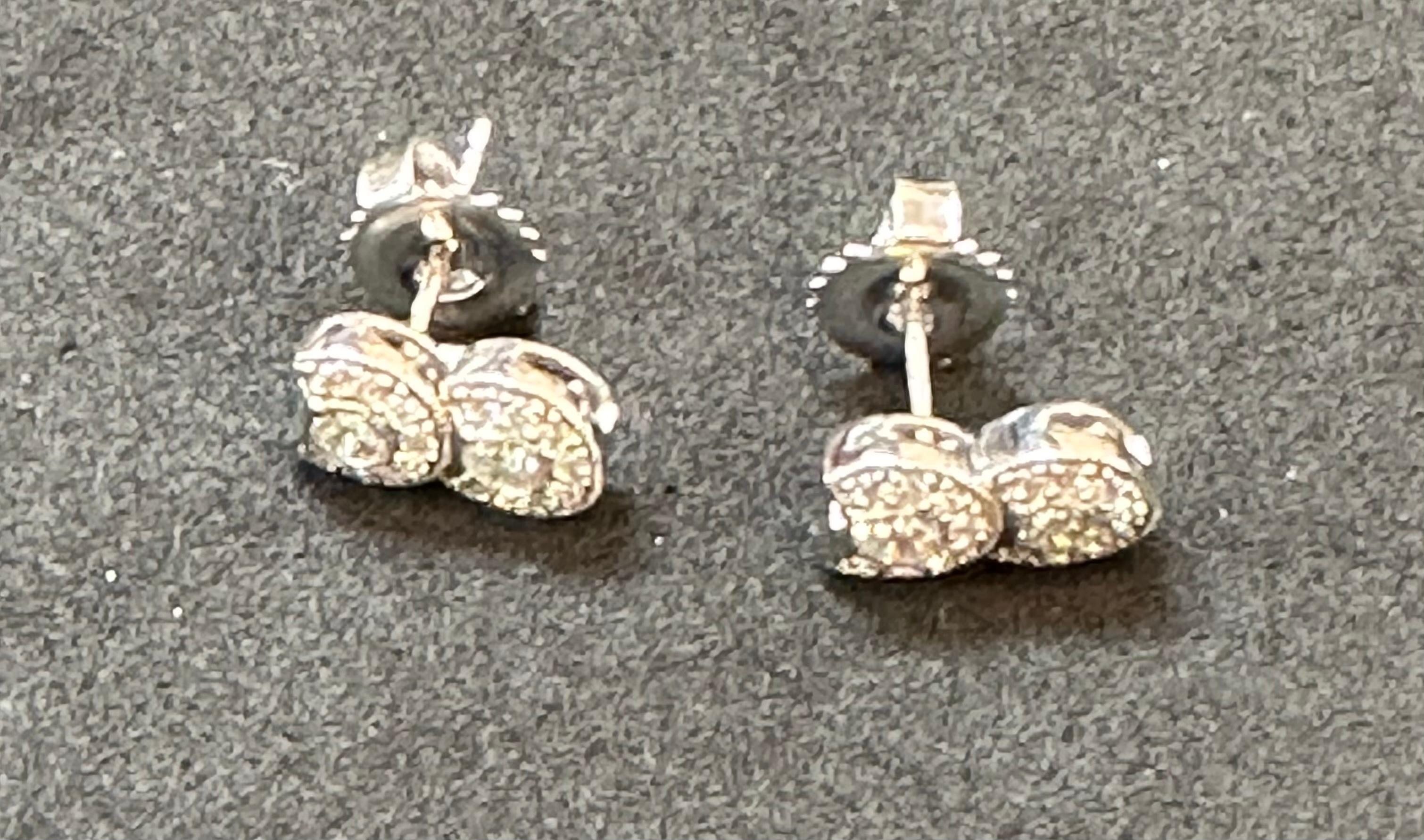 1 Carat, Cluster Stud Earrings 14 Karat  White Gold  Post Back, Great Value In Excellent Condition For Sale In New York, NY