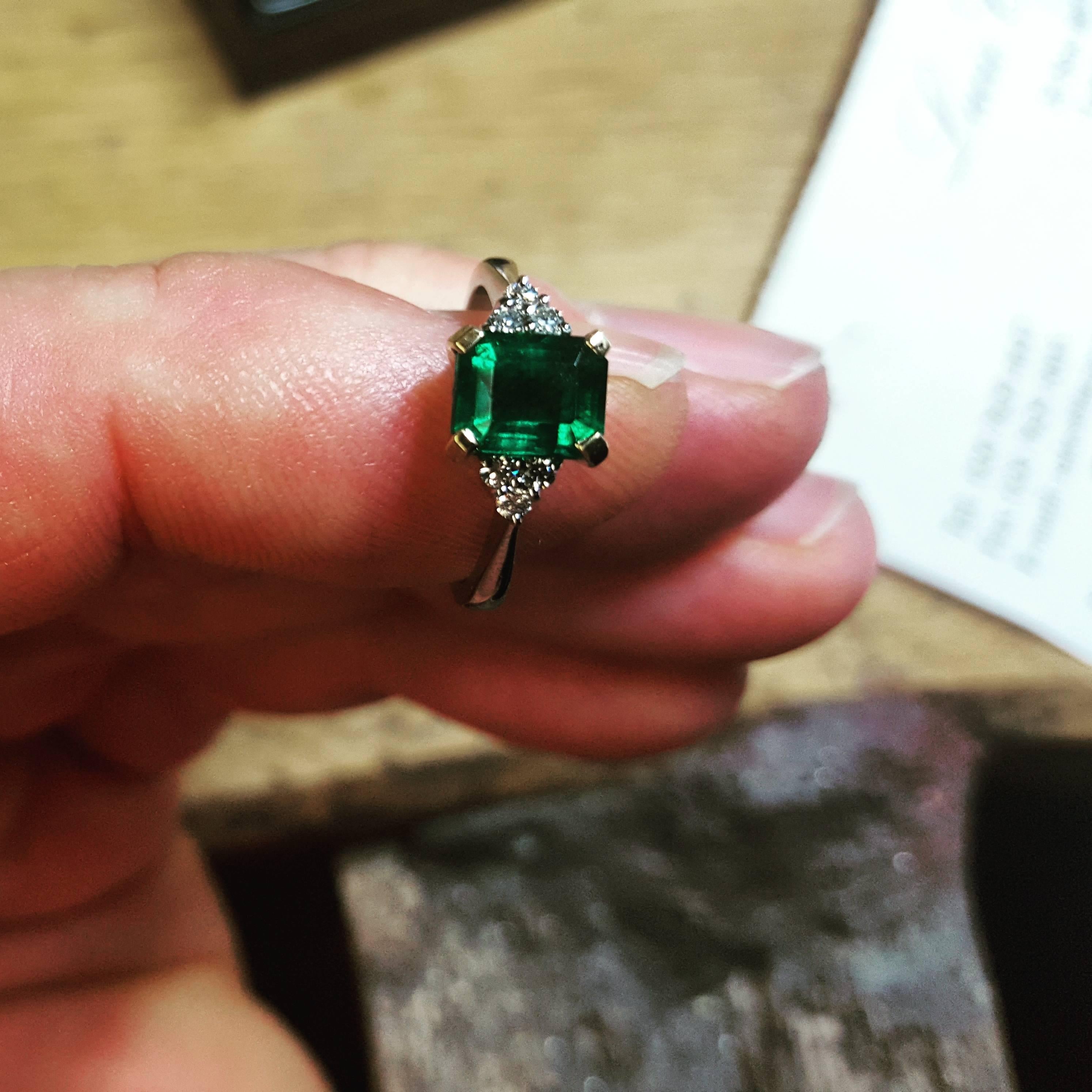 Art Nouveau 1 Carat Colombian Emerald and Diamond Engagement Ring For Sale
