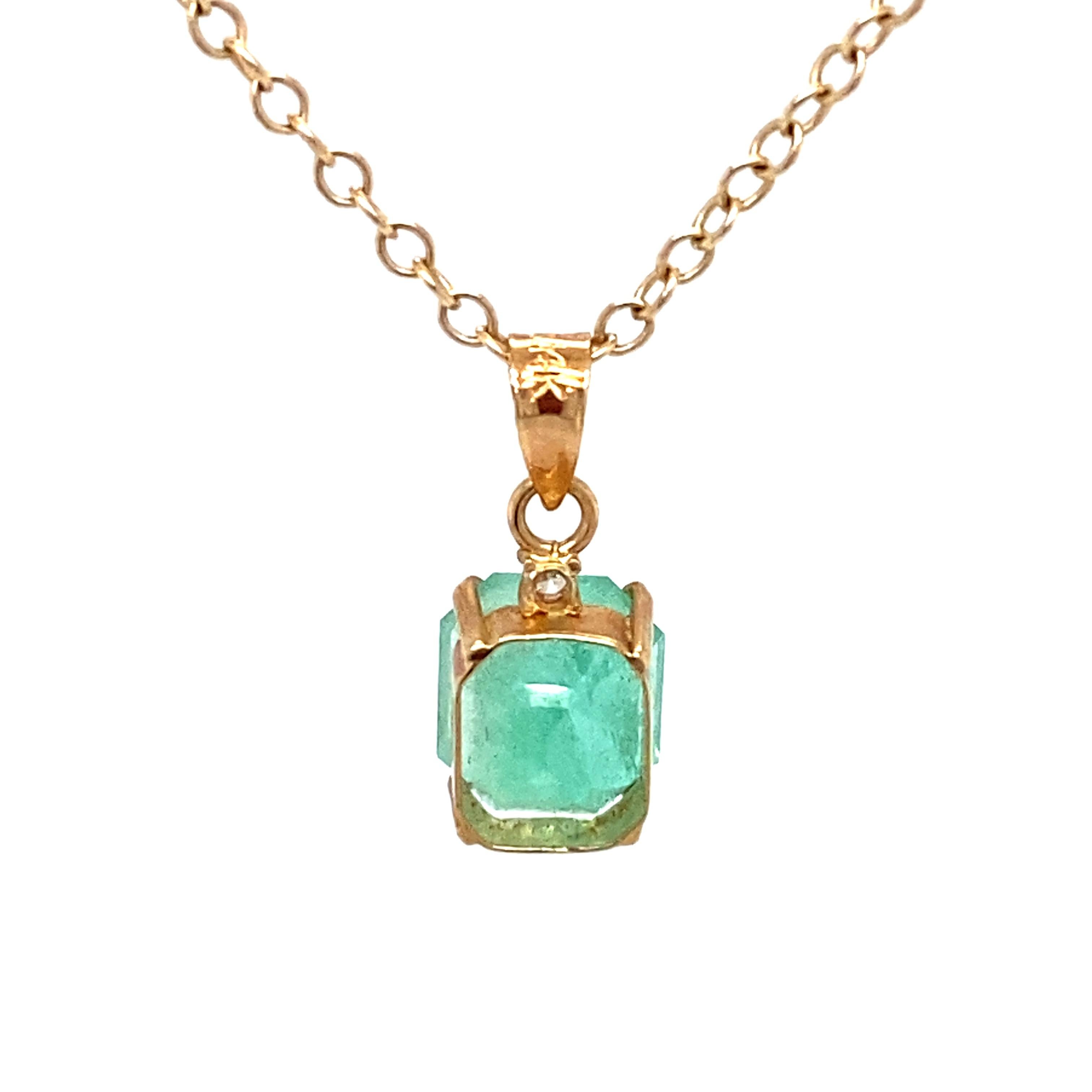 1 carat emerald pendant