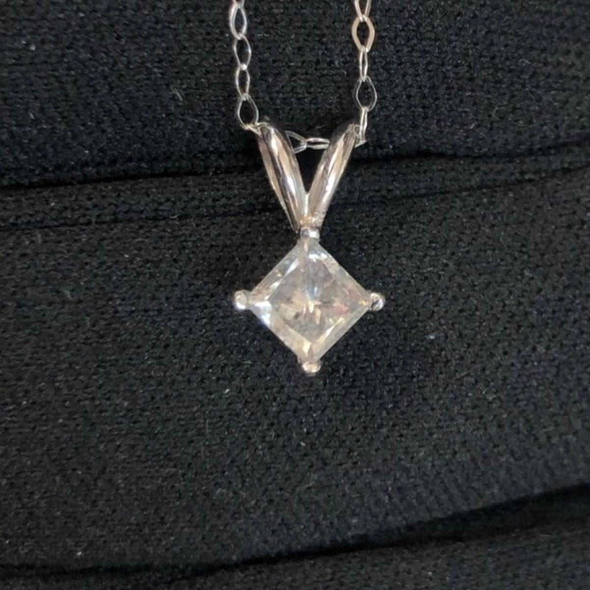 Elegant near 1 carat princess diamond pendant in 14k white gold with necklace chain. A center princess cut diamond weighing nearly 1 carat (natural earth-mined diamond) is set in a 4-prong basket.

Diamond solitaire pendant in 14k white gold setting